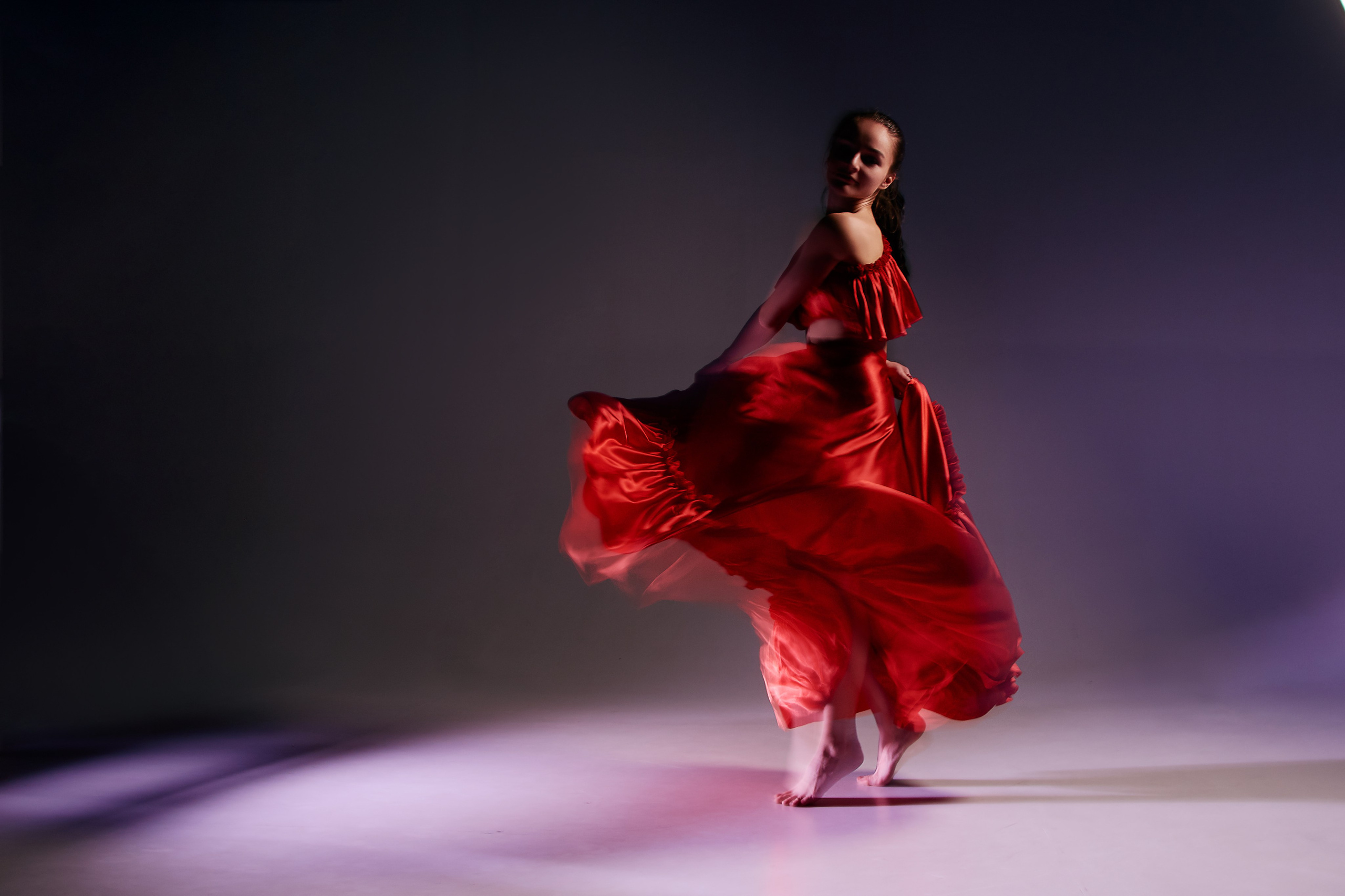 Танец. Съемка со смешанным светом. Ольга Чёкотова (Фотограф Кострома)