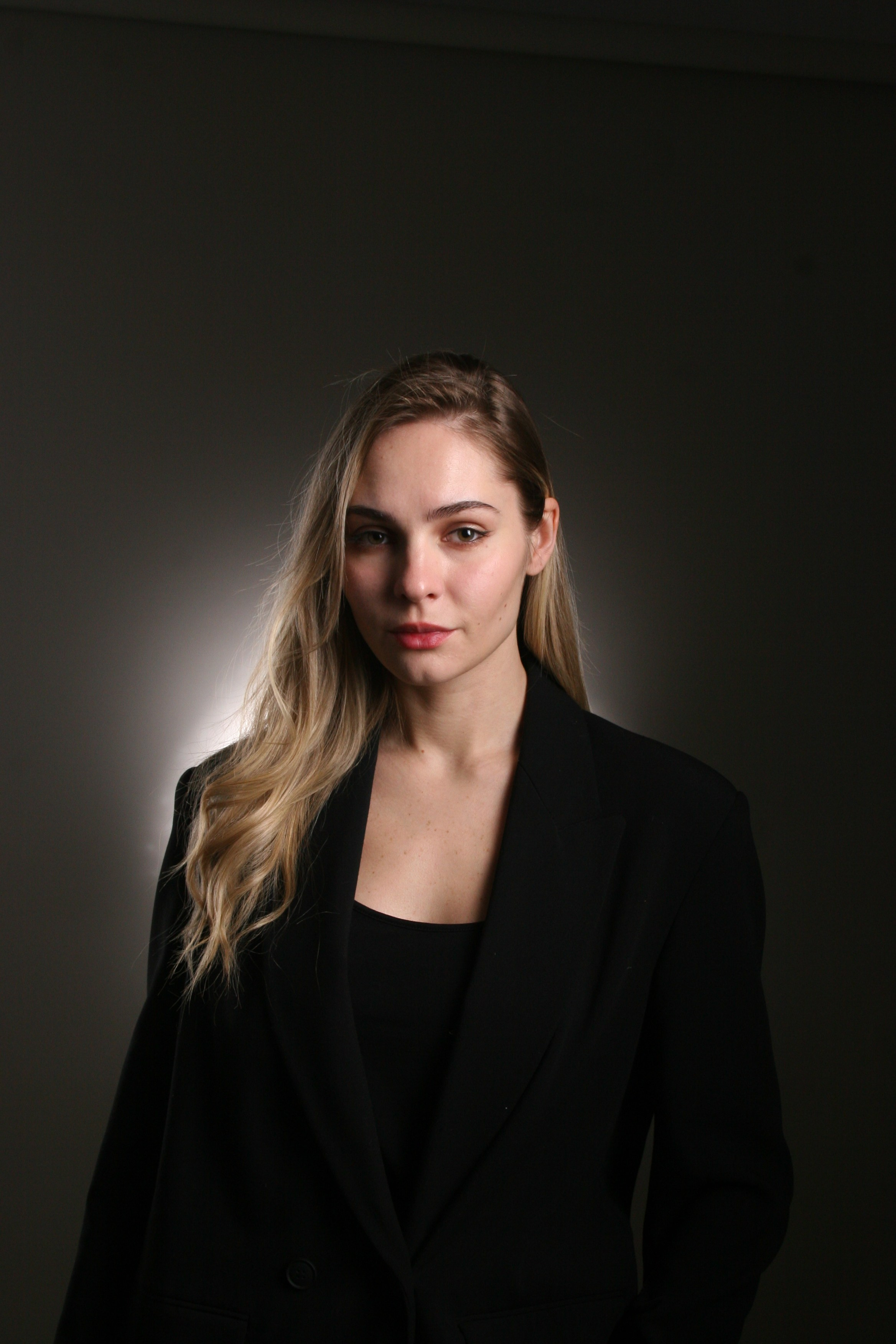 Студия и модели. Креативный фотограф