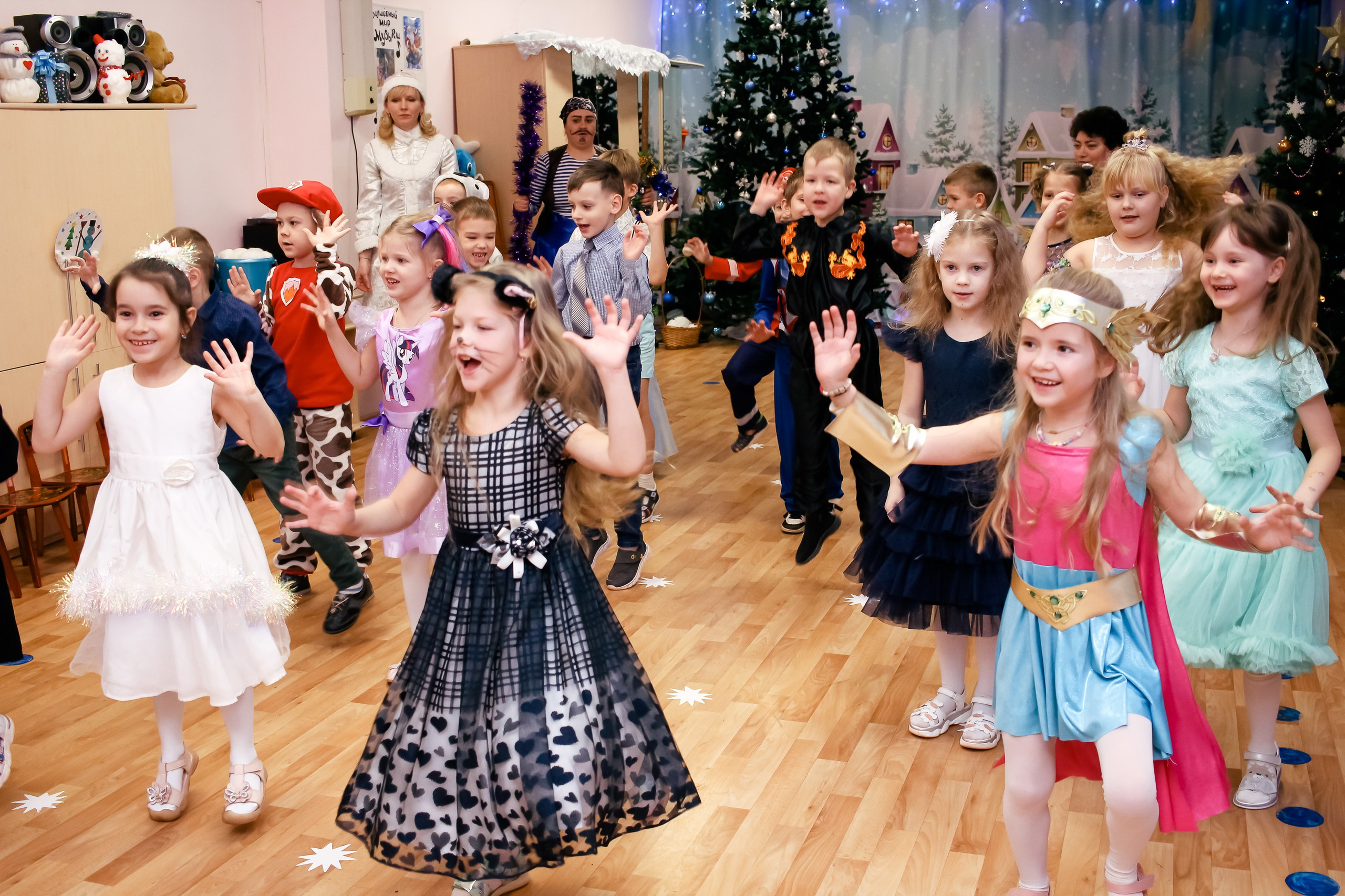 Новогодний утренник. Фотограф Великий Новгород Татьяна Чиглинцева