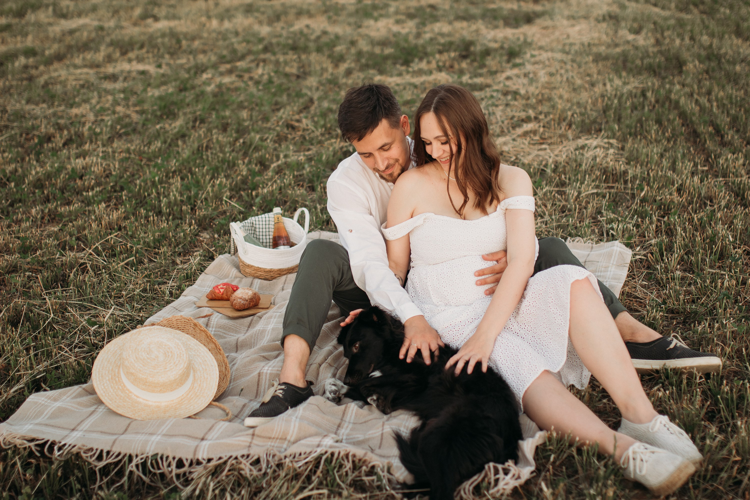 Фотосессия беременности в поле на закате. Семейный фотограф Екатеринбург Черепанова Олеся