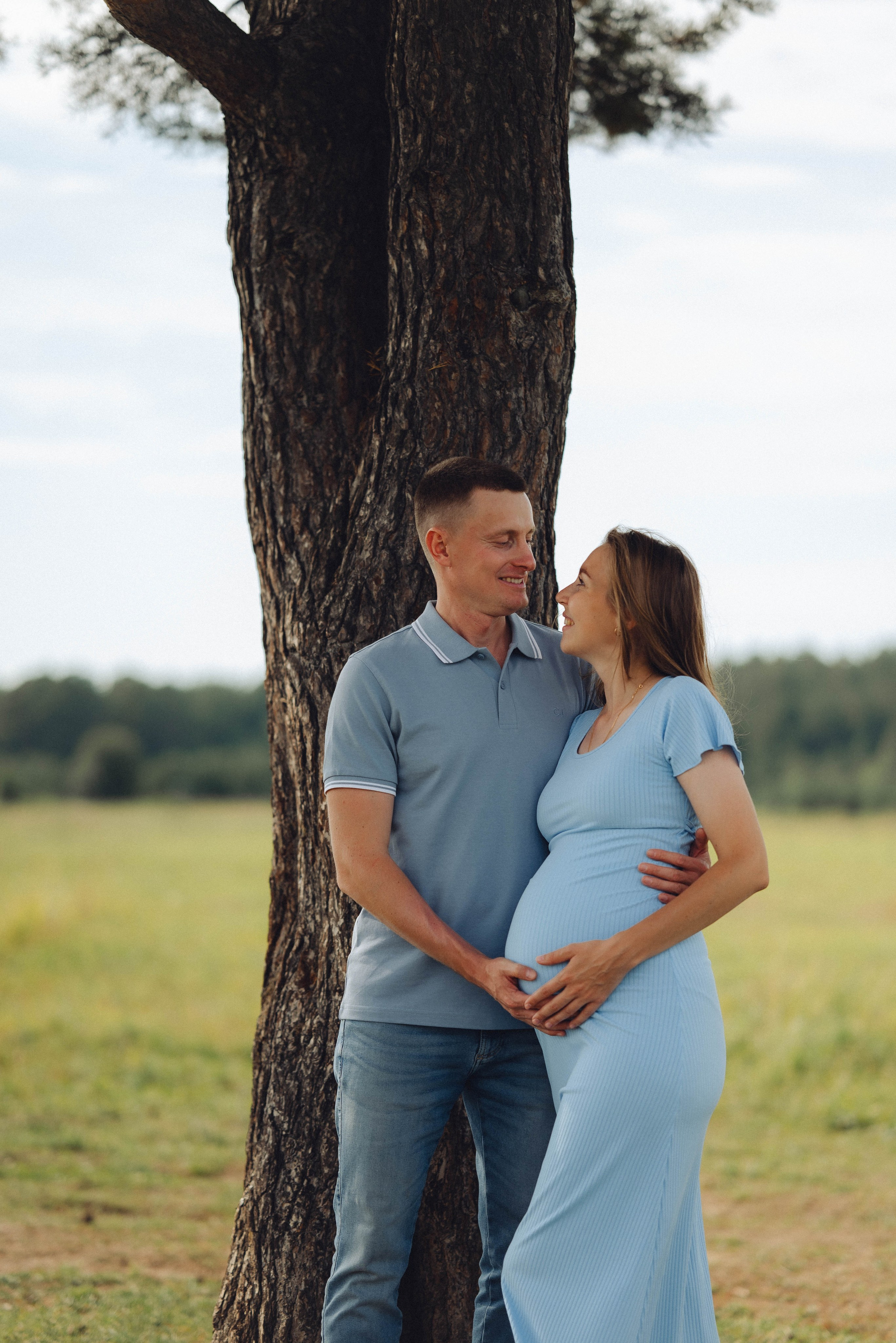 У дерева. Портретный и семейный фотограф в Екатеринбурге Мишина Татьяна