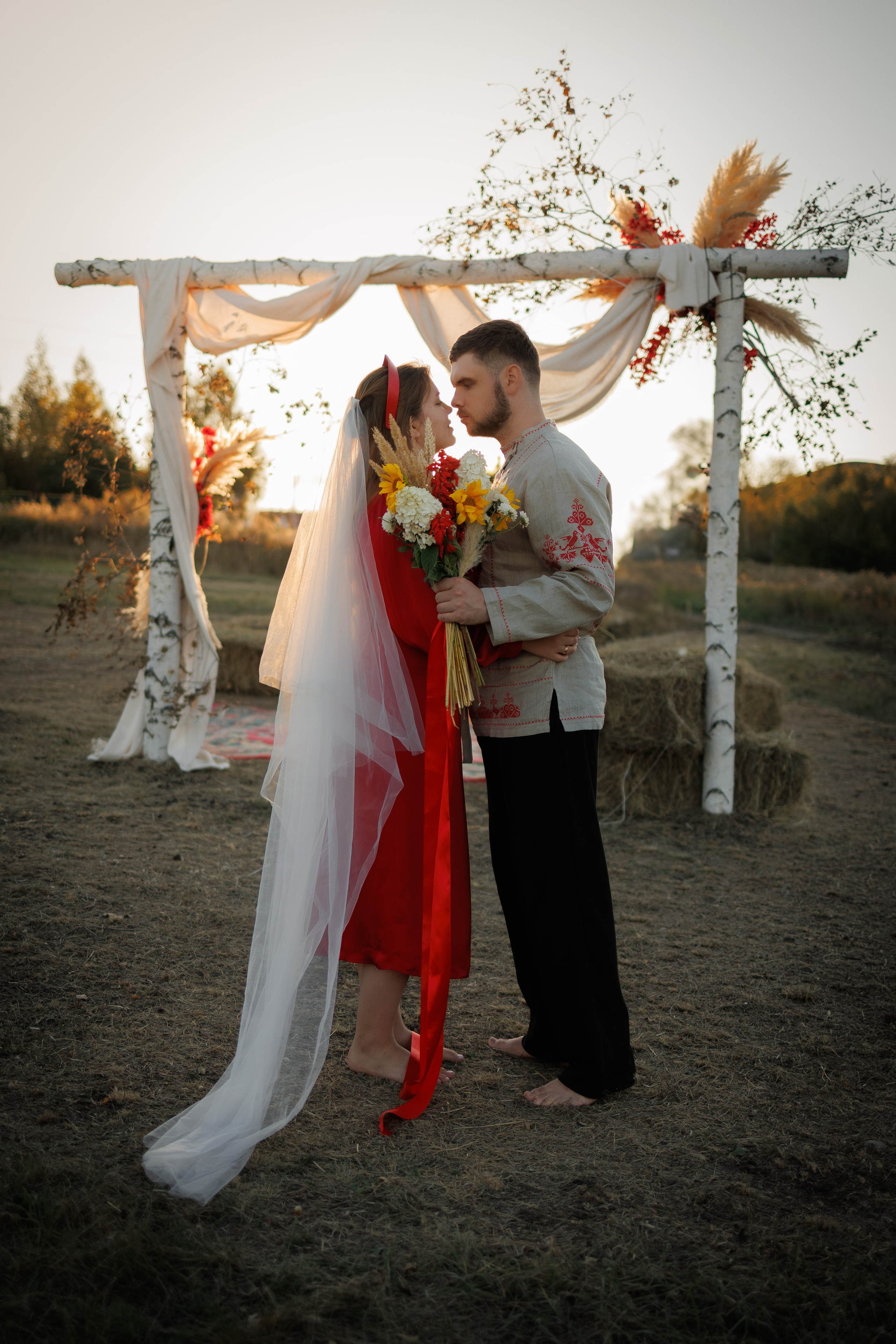 Свадебная фотосессия в Медногорске в старо русском стиле на природе. Фотограф Медногорск Кувандык Оксана Шерехода свадебные, семейные, индивидуальные, школьные фотосессии. Печать фотоальбомов