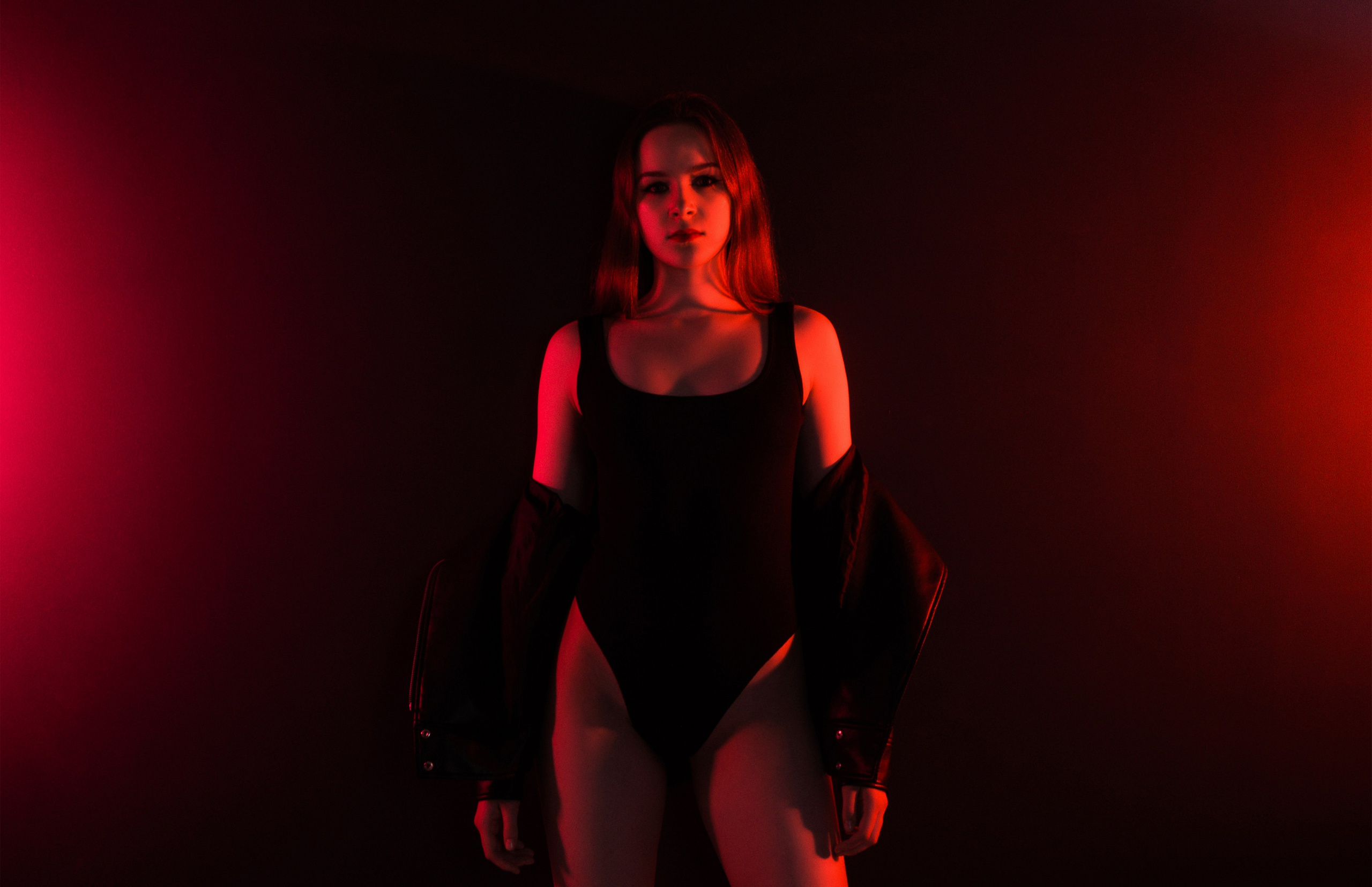 Соня в красном. Паша Страхов — фотограф