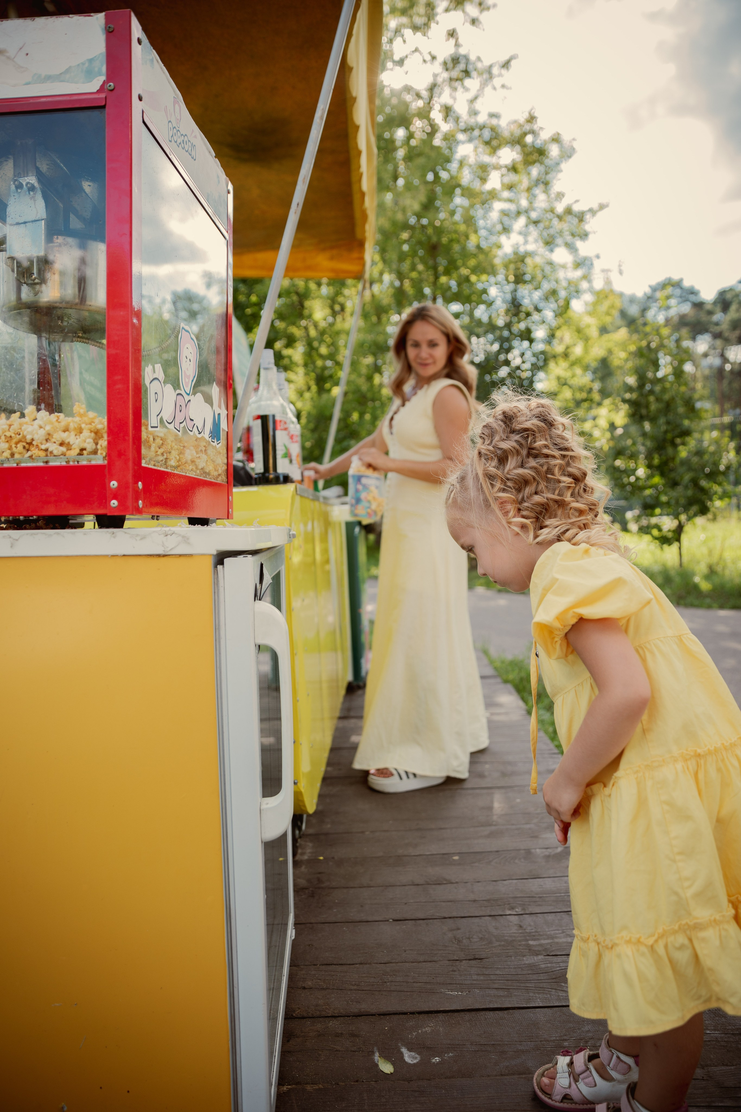 Мама и дочка на прогулке. Индивидуальный и семейный фотограф Ирина Москвичёва