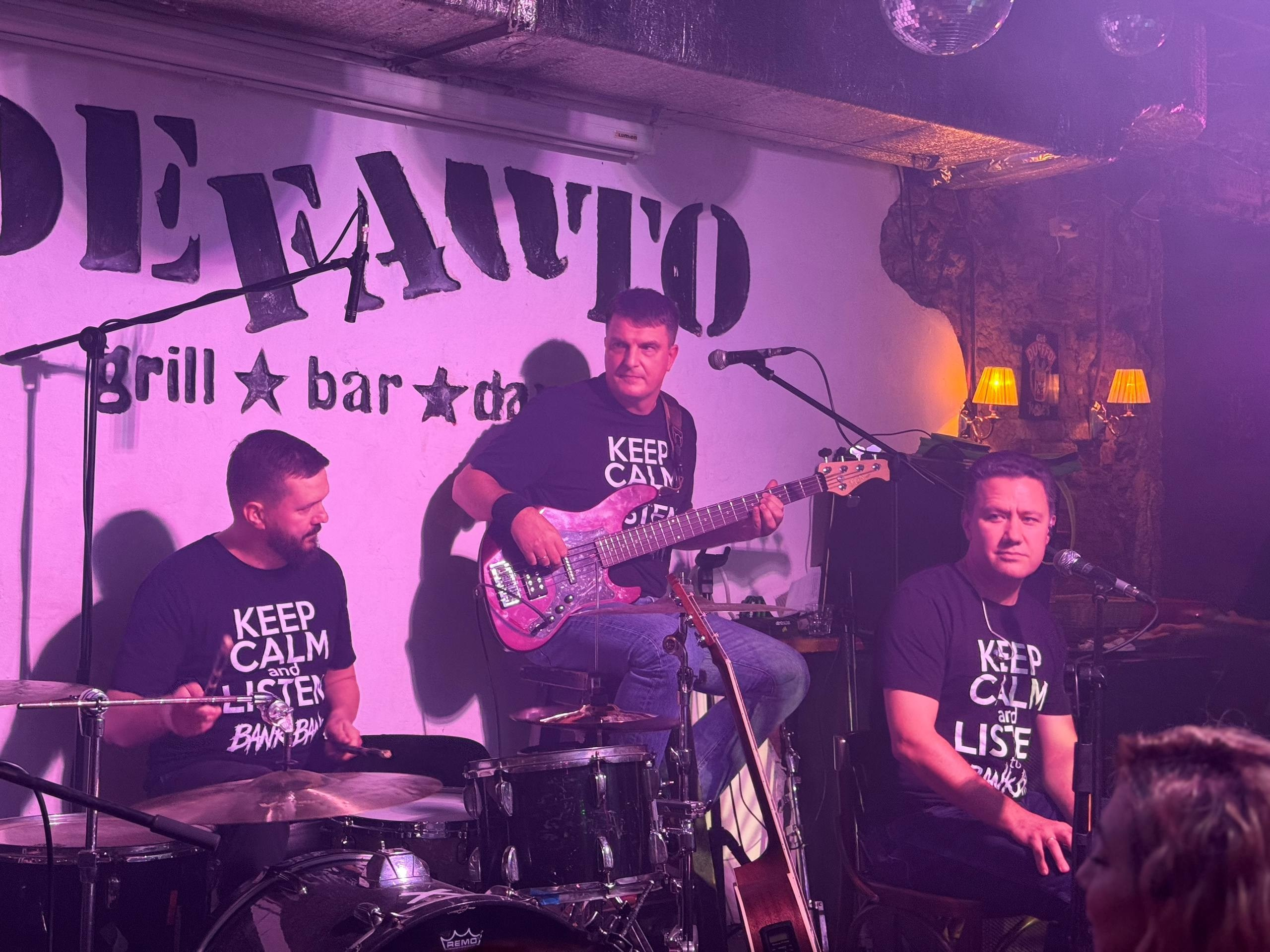 DeFaqto 15.10.2025. Московская кавер-группа BankBand