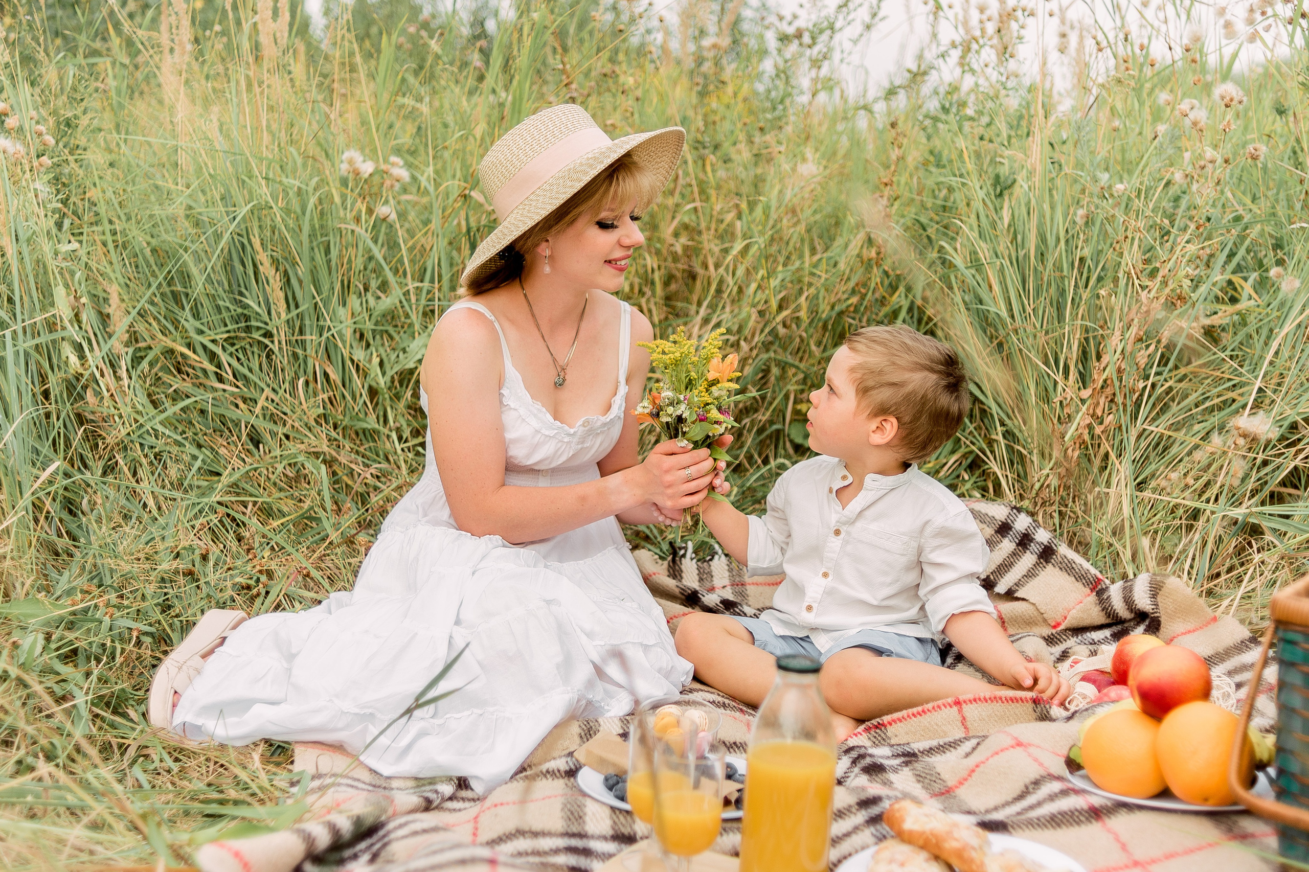 В поле. Фотограф Юлия Попова