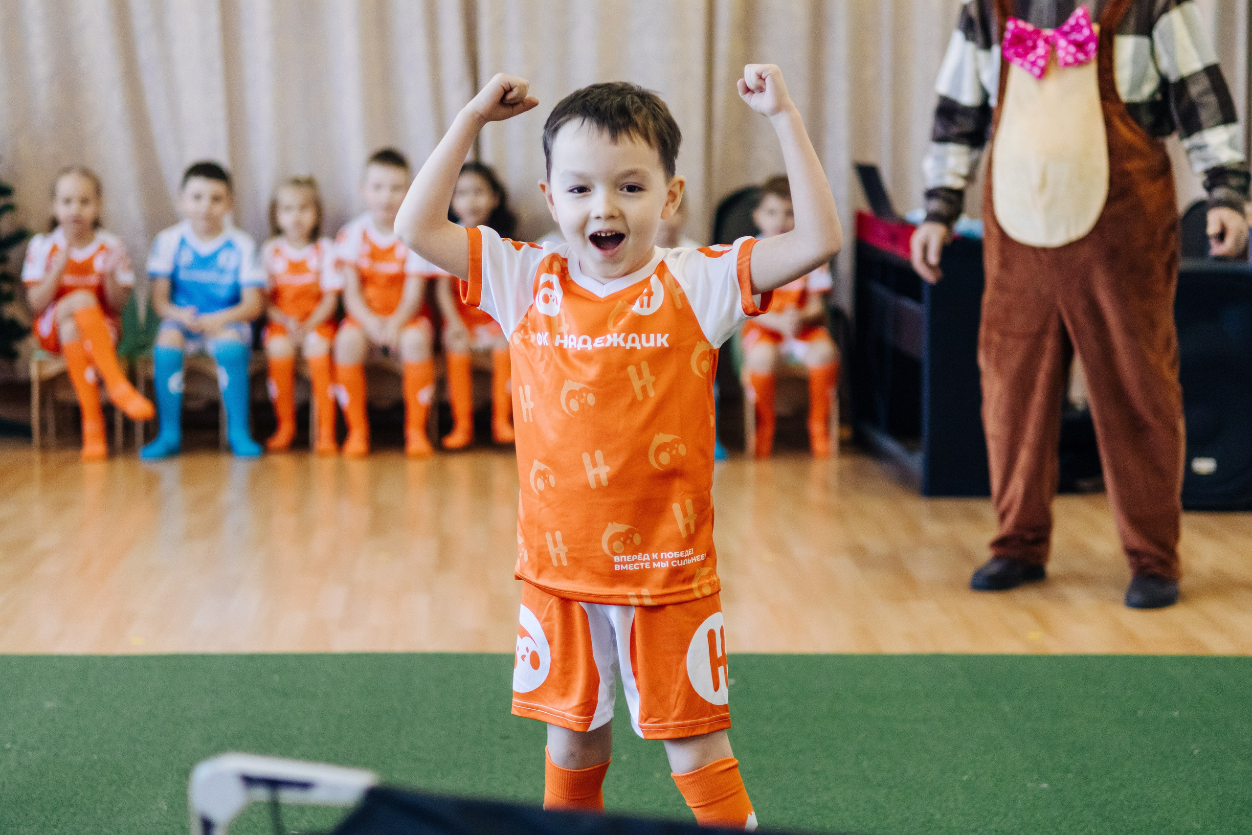 Фотосессия с кубком в детских садах г. Магнитогорска. Денис Прохоров Фотограф в г. Магнитогорск