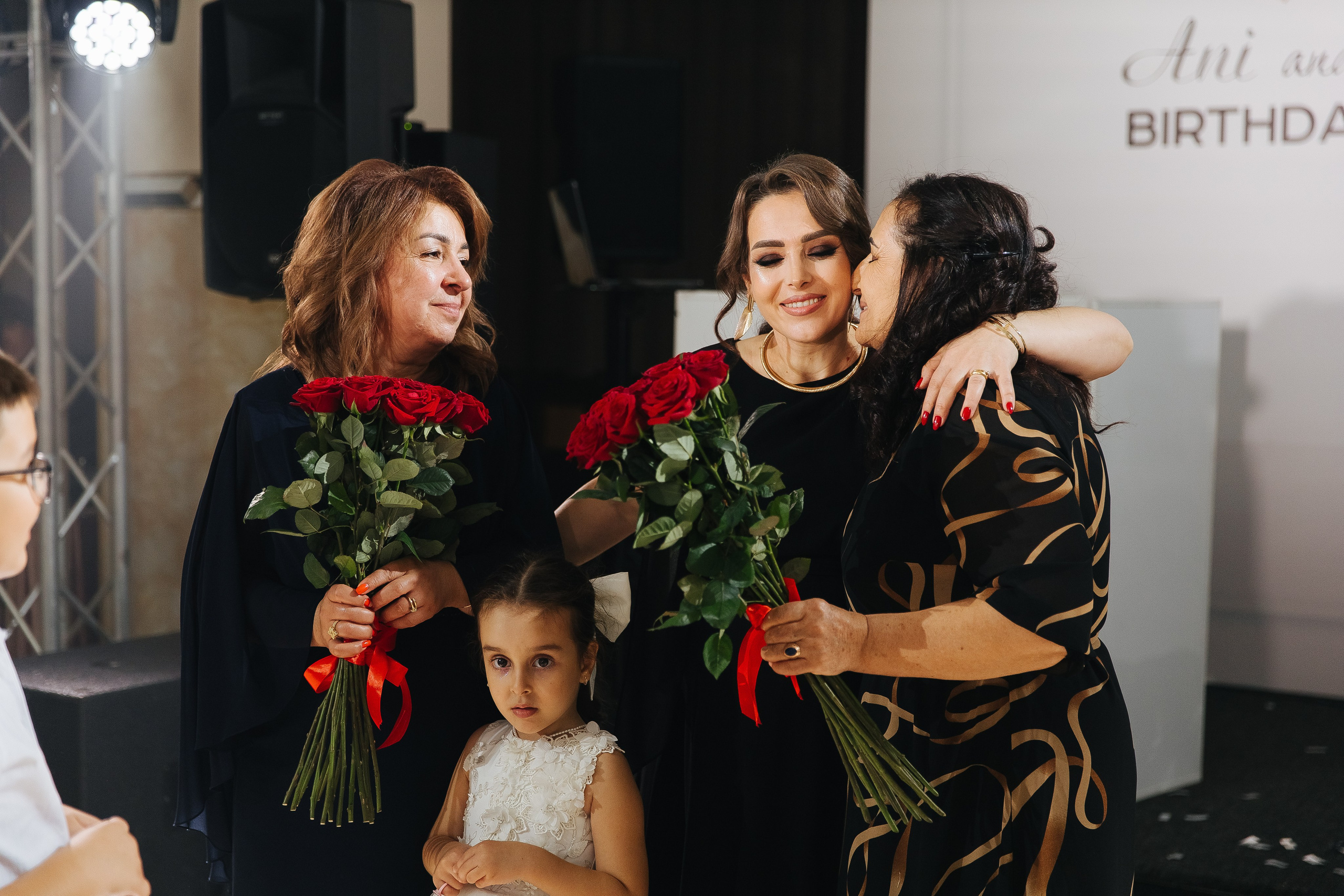 Ани и Назели. 35&5 День рождения, «Янтарь». Фотограф в Красноярске Надежда Воскресенская