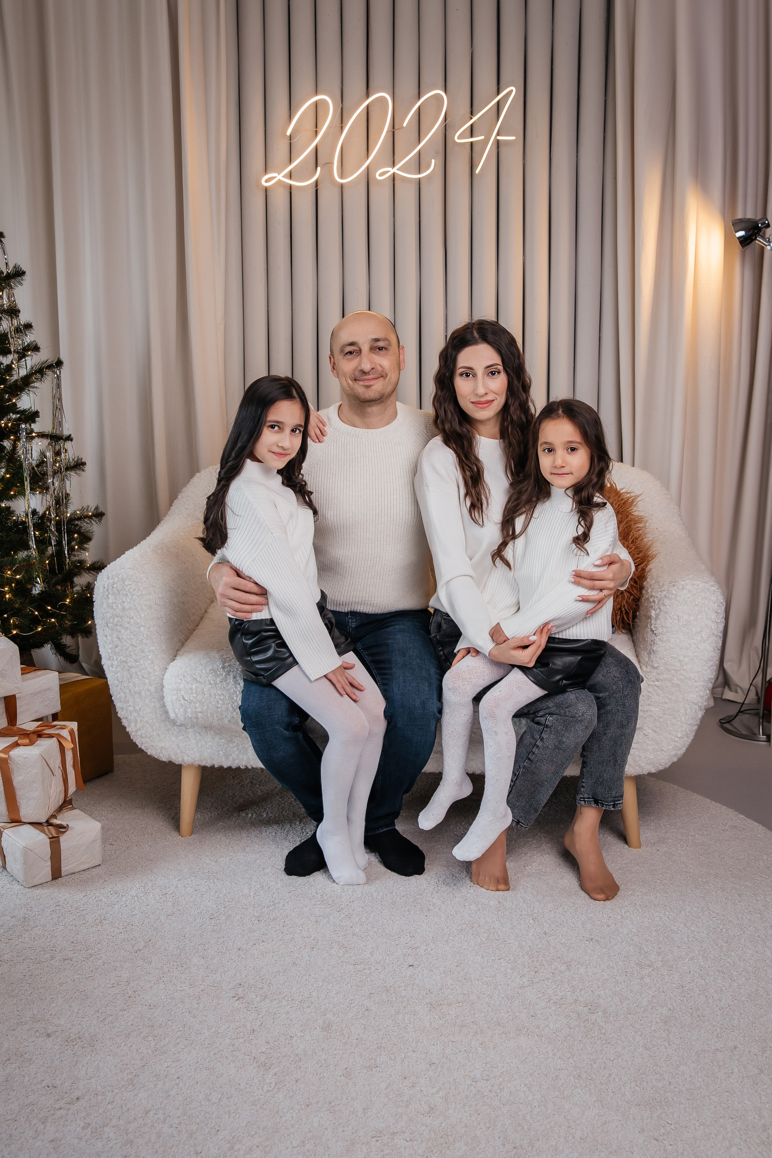 Семейная новогодняя фотосессия. Фотограф Любава Колесник. Выпускные альбомы в Крымском районе