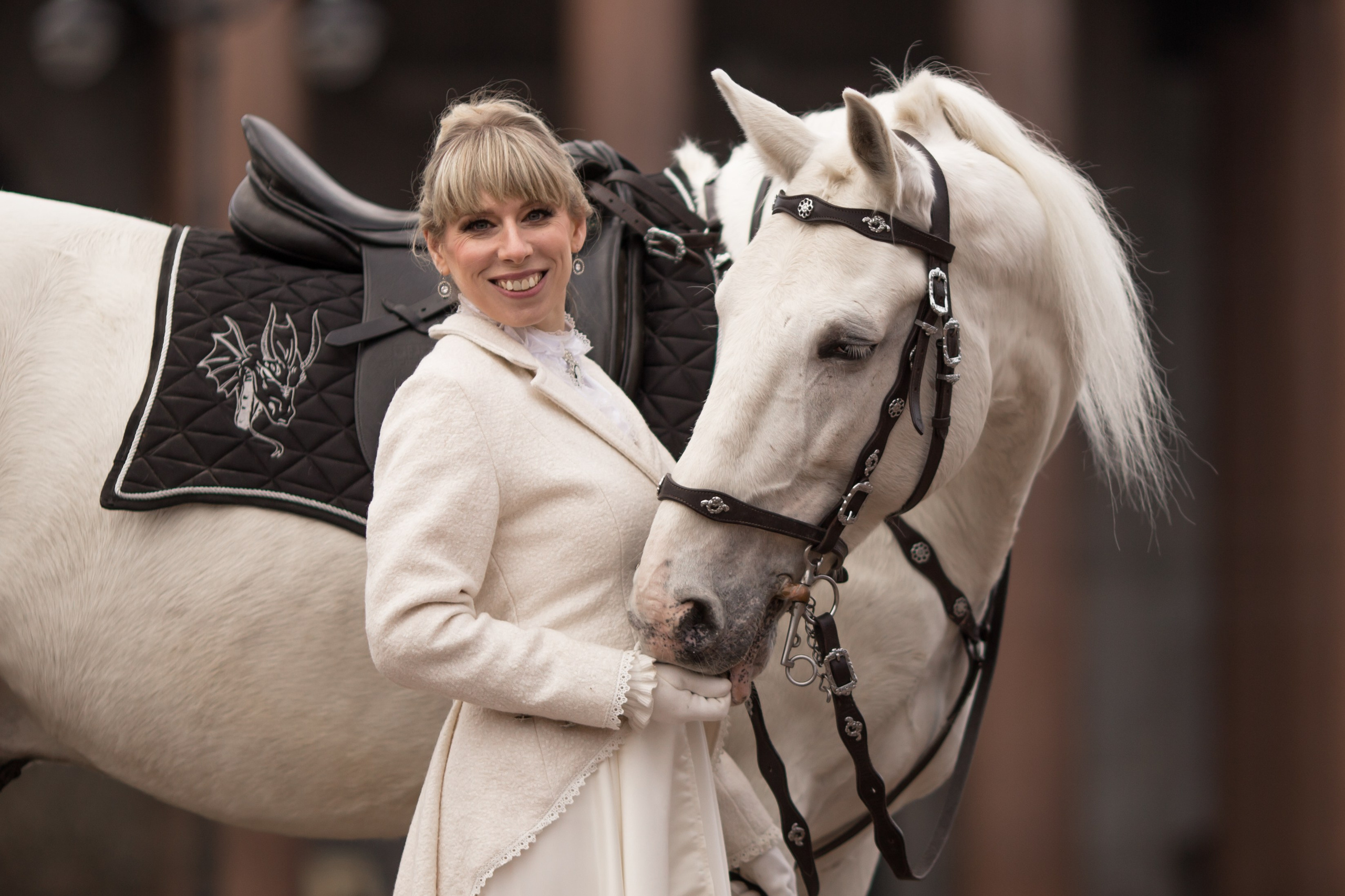 Фотосессия с лошадью у Исаакиевского собора