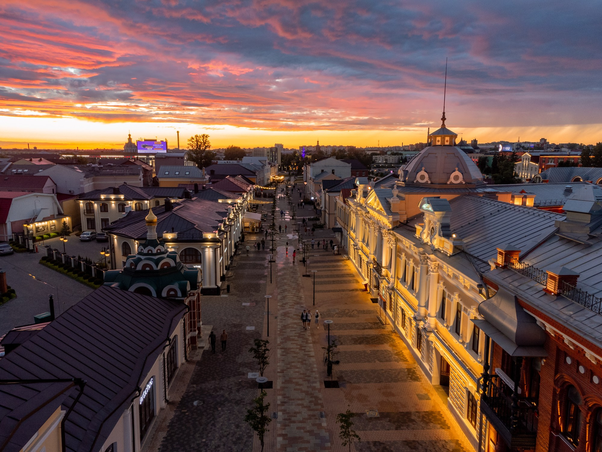 Улица Металлистов, Государственный исторический музей, лето