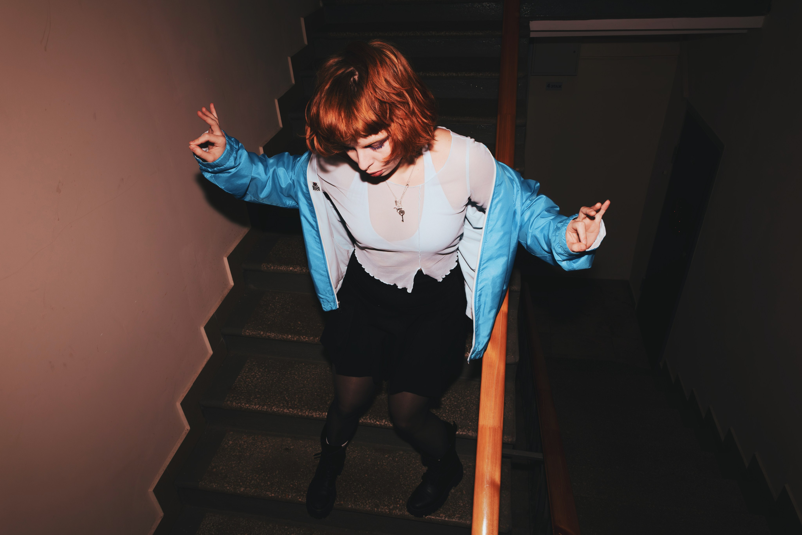 Лу, простой свет в падике. Портретный фотограф из Москвы. Павел Попов