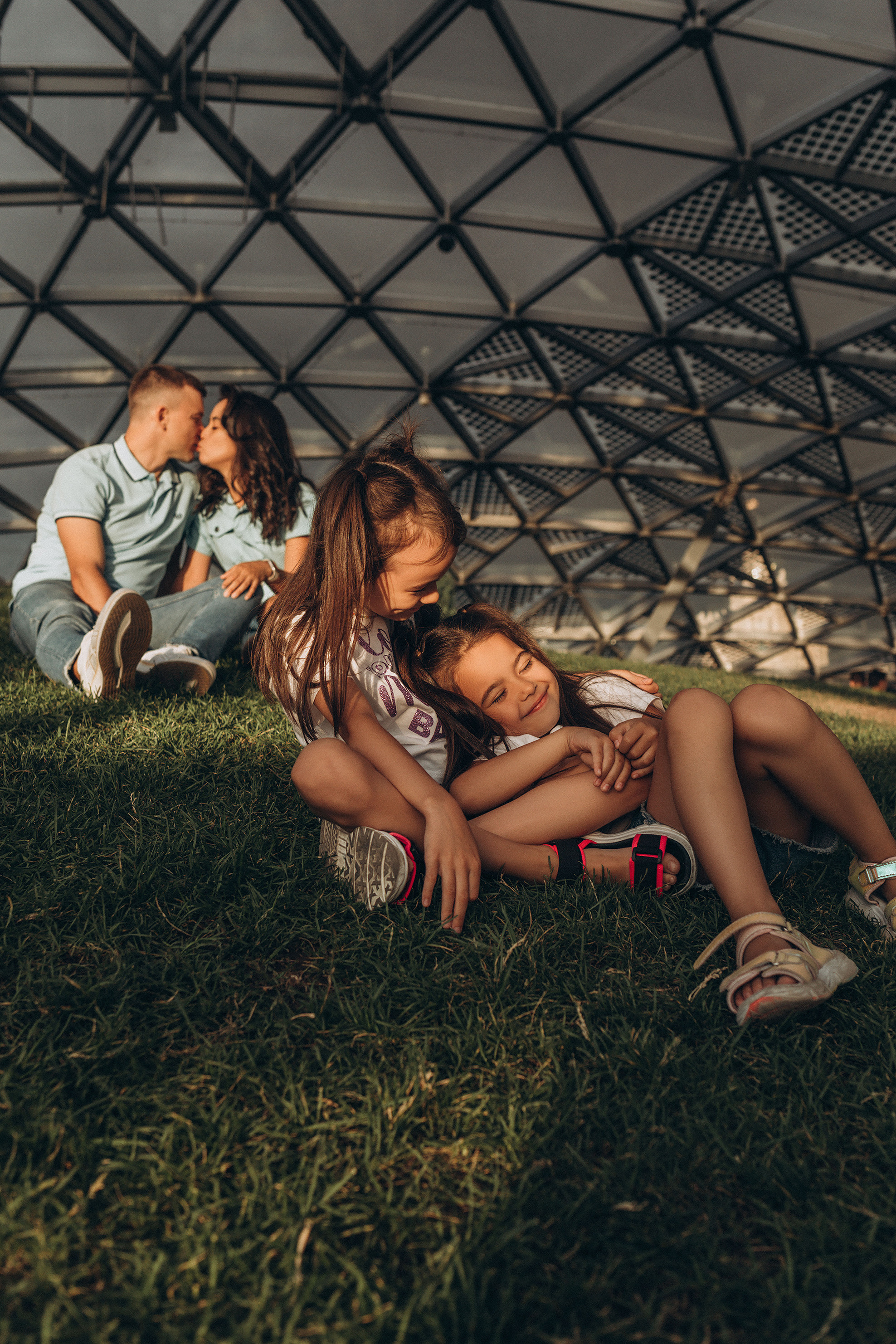 Анара и Дмитрий с девочками. Женский портретный фотограф в Москве Елена Разина