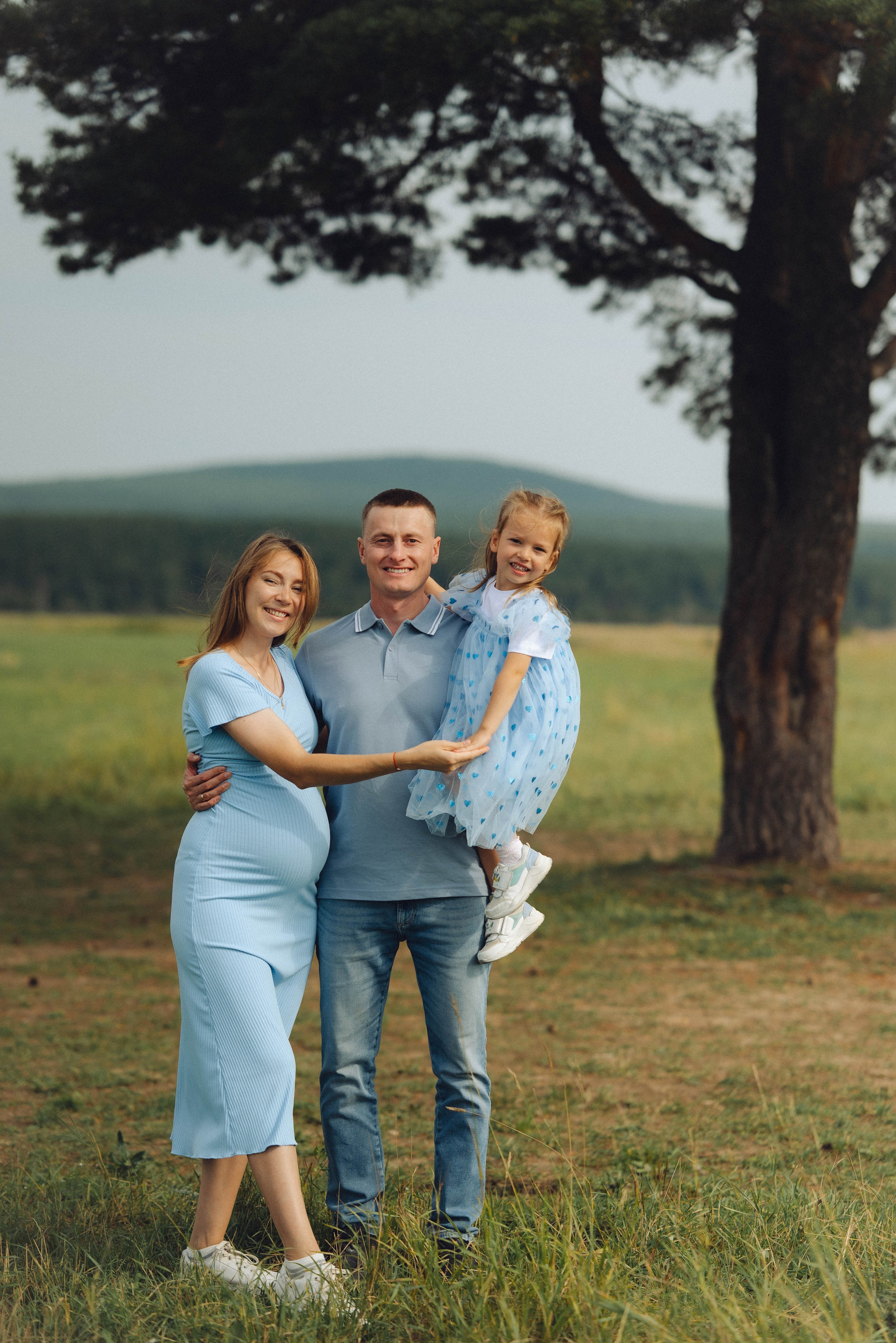 У дерева. Портретный и семейный фотограф в Екатеринбурге Мишина Татьяна