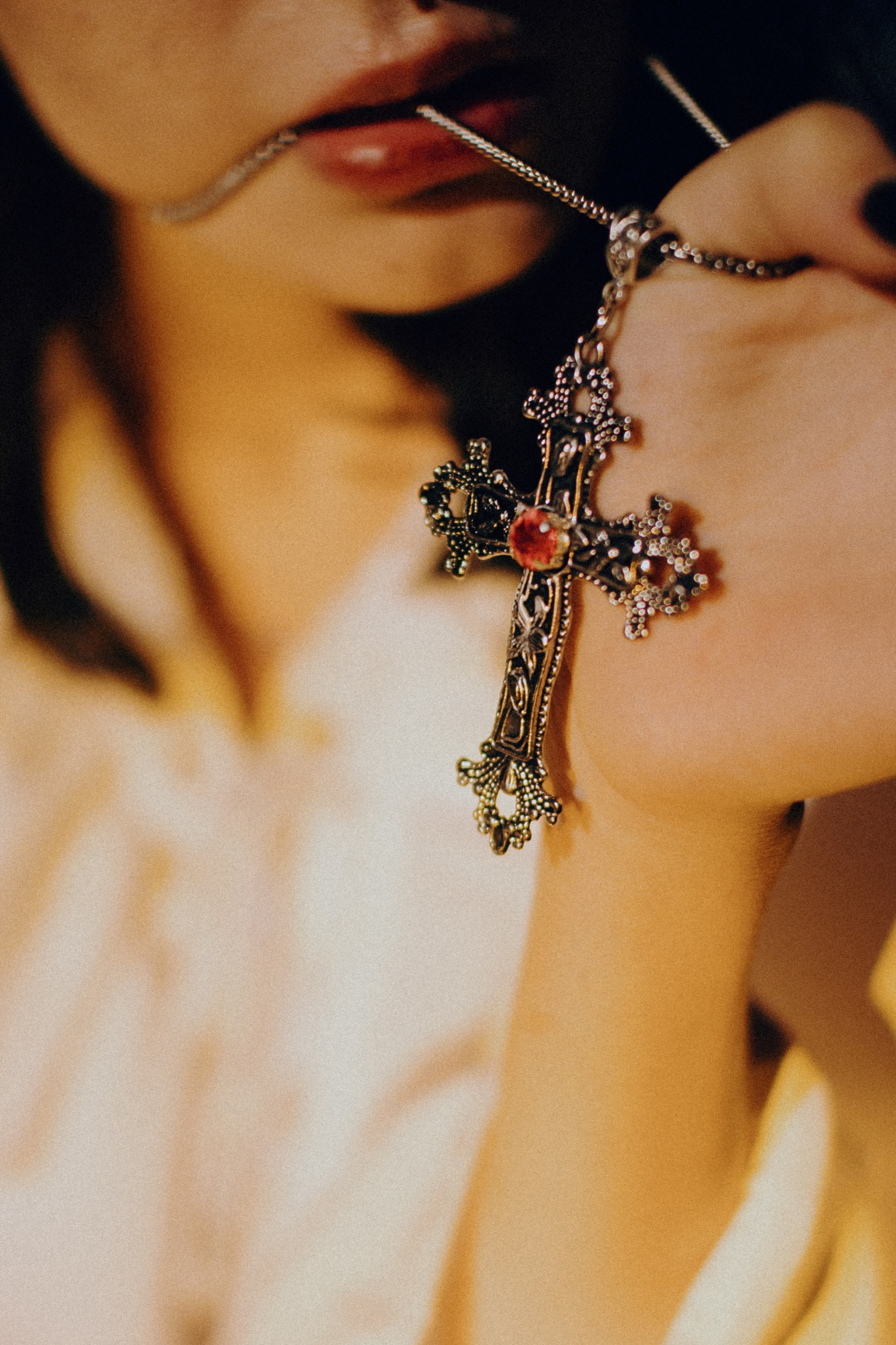 Съёмка у моря с оленьими рогами