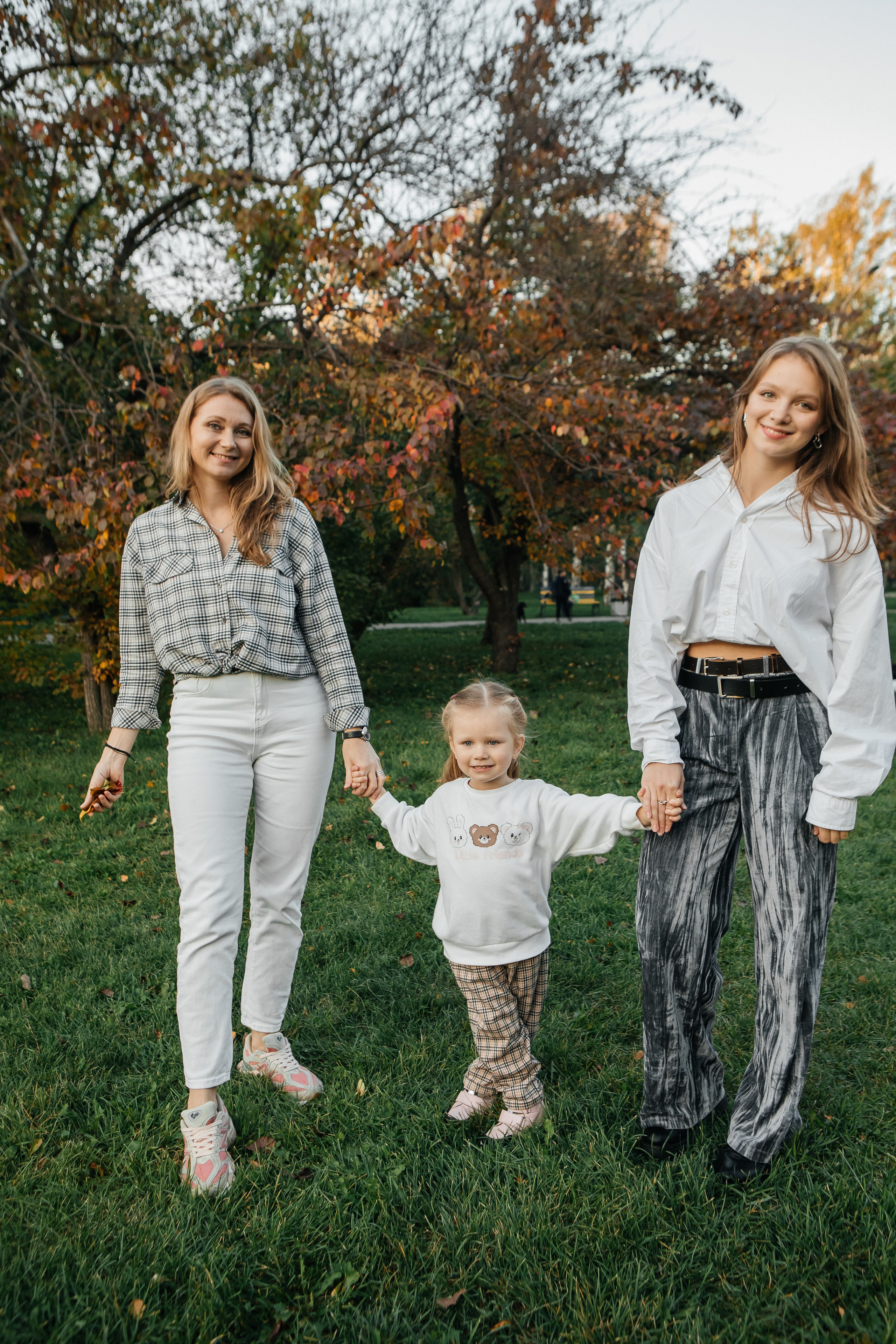 Семейная прогулочная фотосессия. Свадебный и семейный фотограф Ибрагимова Мария из Екатеринбурга