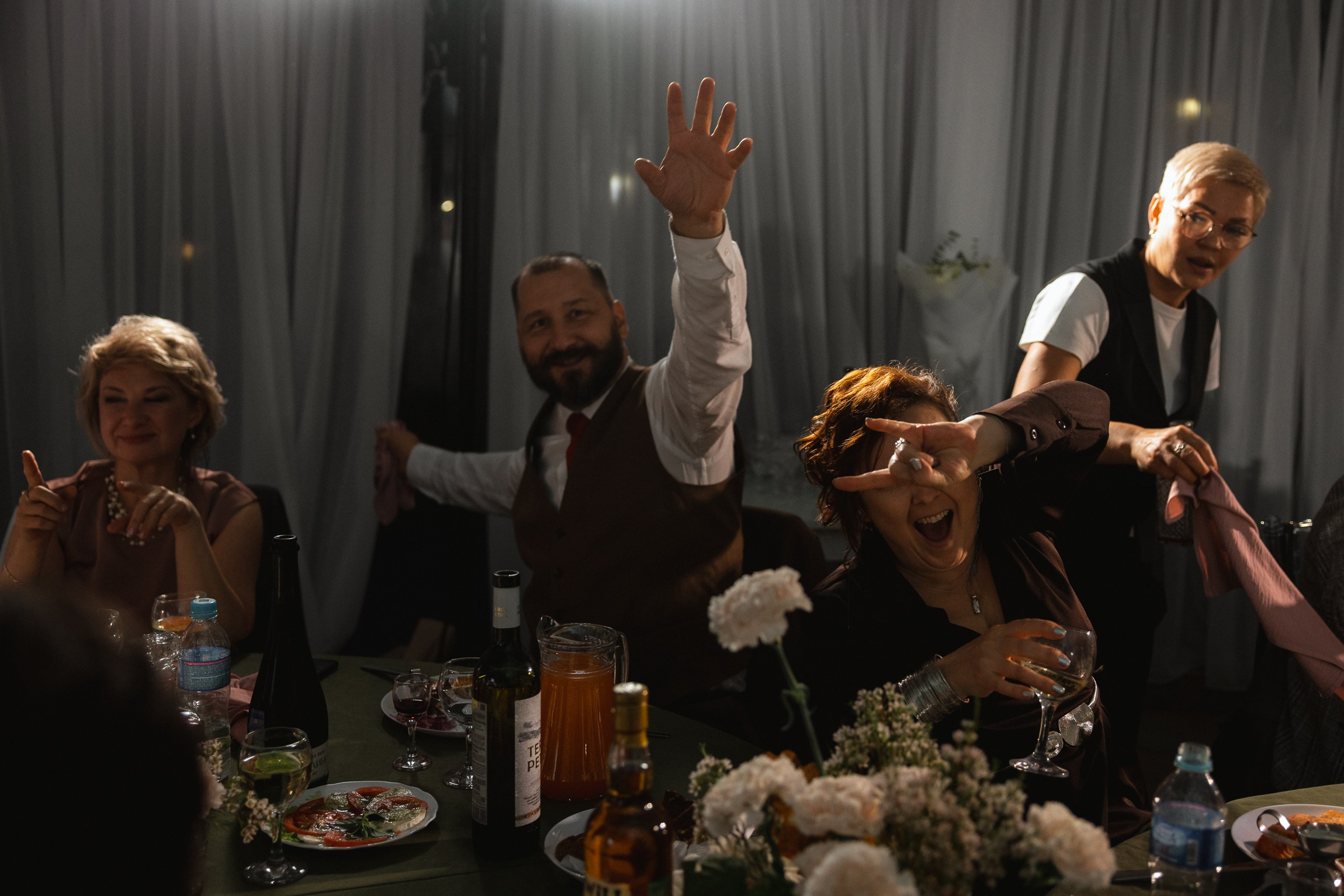 Two people swiped right. Свадебный фотограф Ярославль, Рыбинск