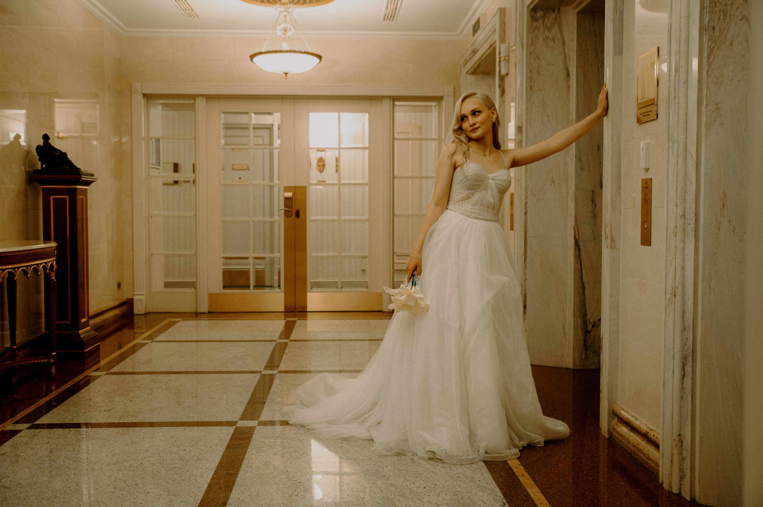 Свадебная фотосессия в Radisson Collection Hotel мск. Свадебный и портретный фотограф в Москве Жердев Даниил