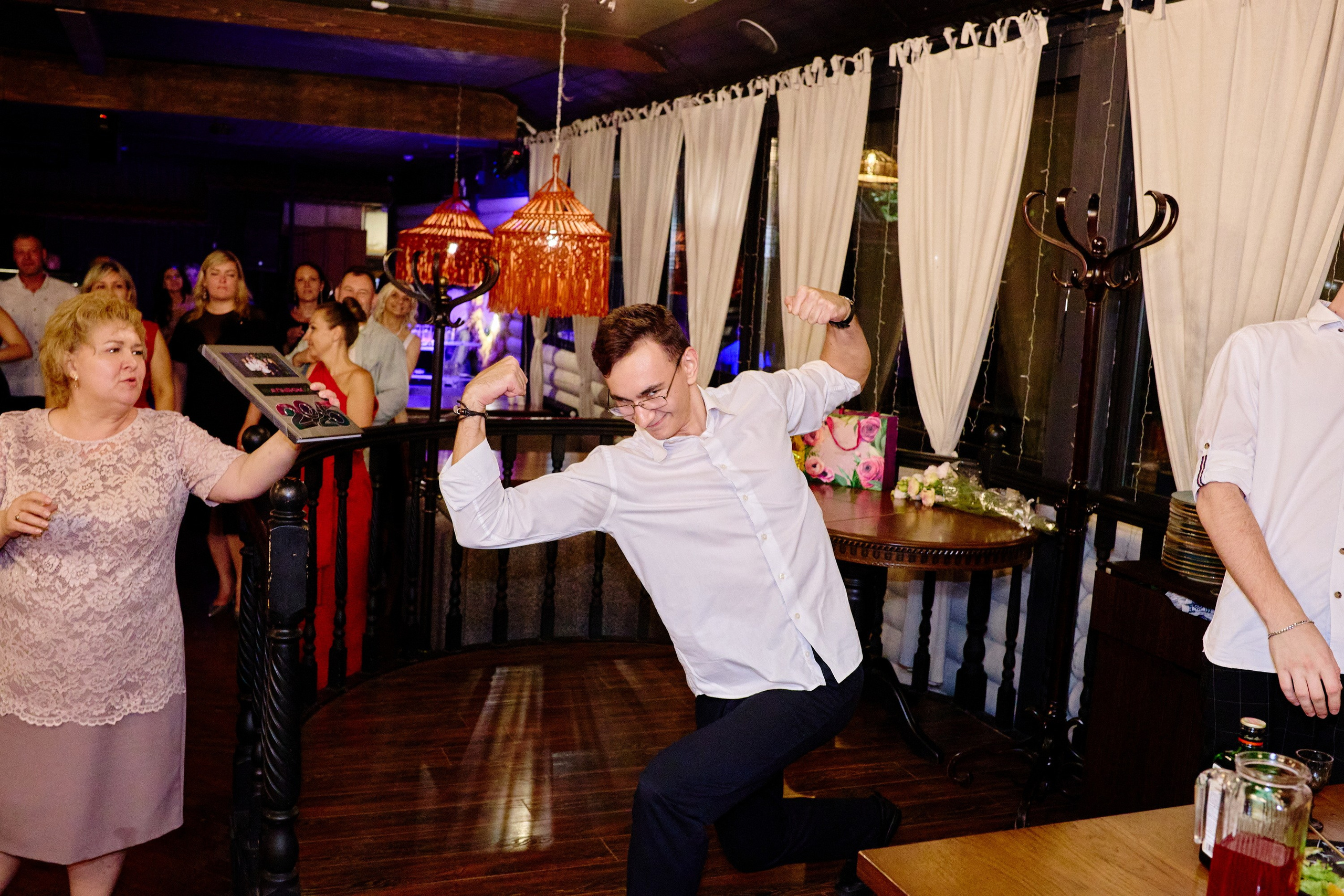 Выпускной 35 Сош. Фотограф Выпускные альбомы Таганрог Сергей Коробченко