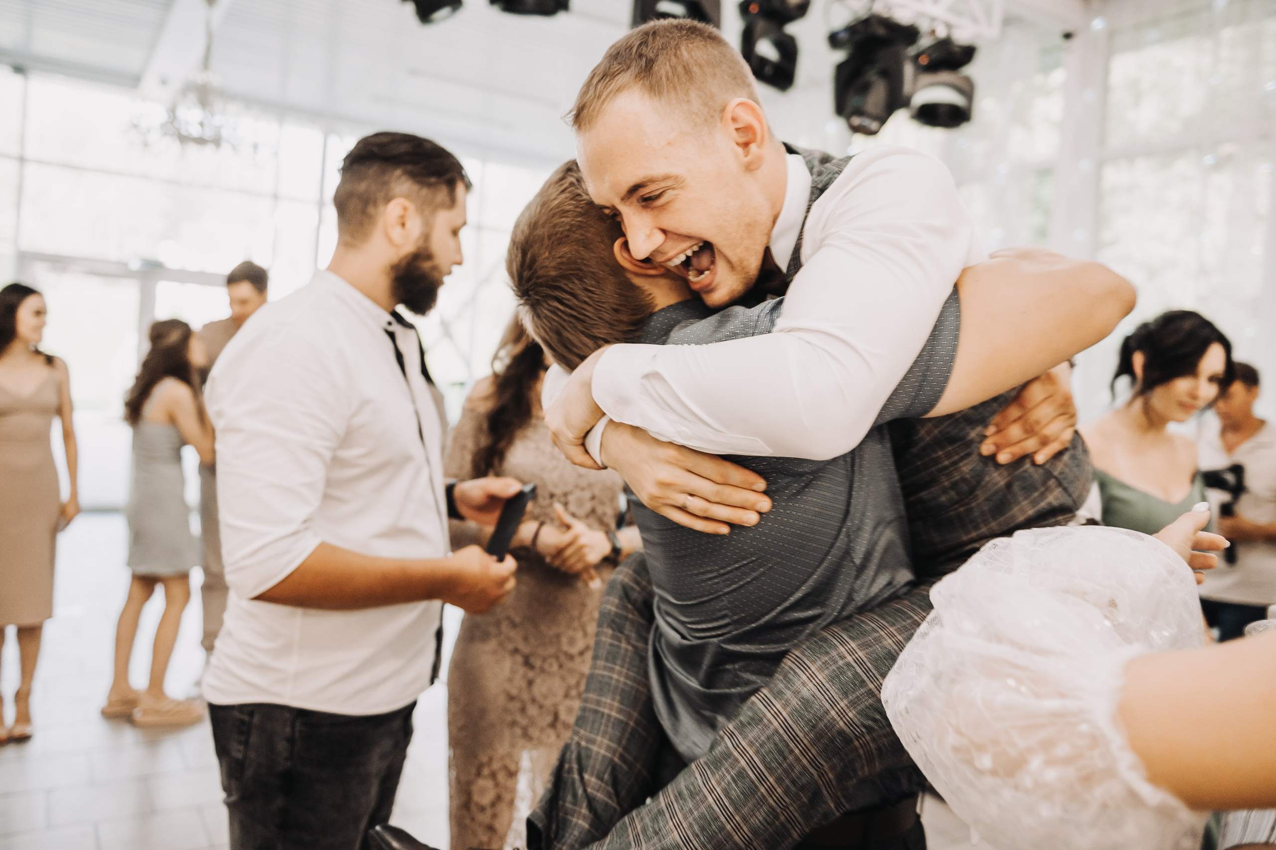 Свадебные фотографии. Фотограф в Барнауле Дарья Бутурлакина. Люби.Цени.Касайся