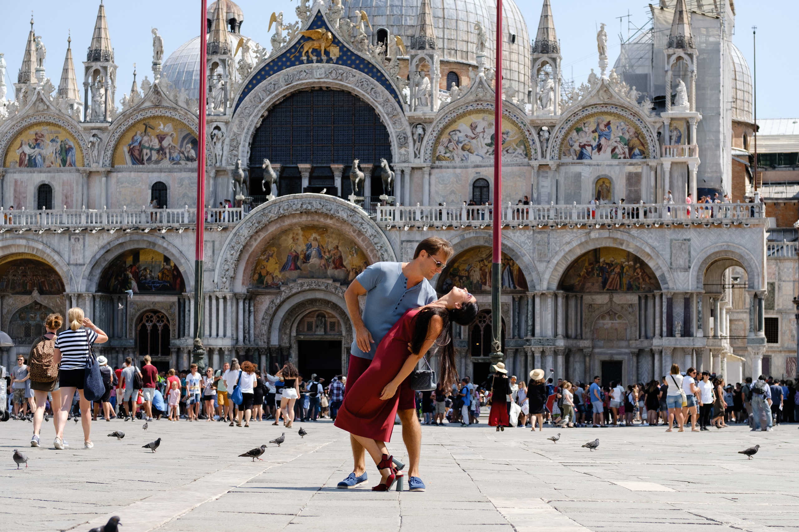 Волшебная История: Love Story в историческом отеле Danieli"5. "Любовь в Кадре: Фотосессия для Павла и Марины в Венеции"6. "Эмоции и Чувства: Love Story в отеле Danieli в Венеции"7. "История Любви в Фотографиях: Павел и Марина в Венеции"8. "Романтические 