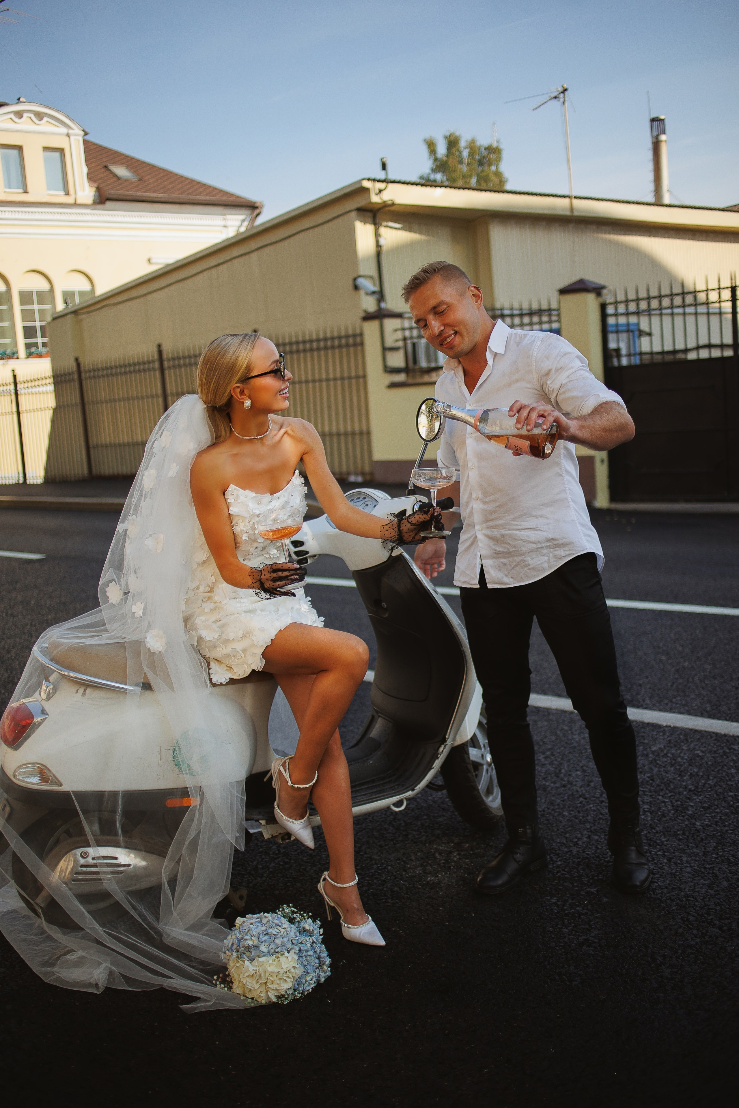 На мопеде Даша и Леша. Марковкина КрисТина