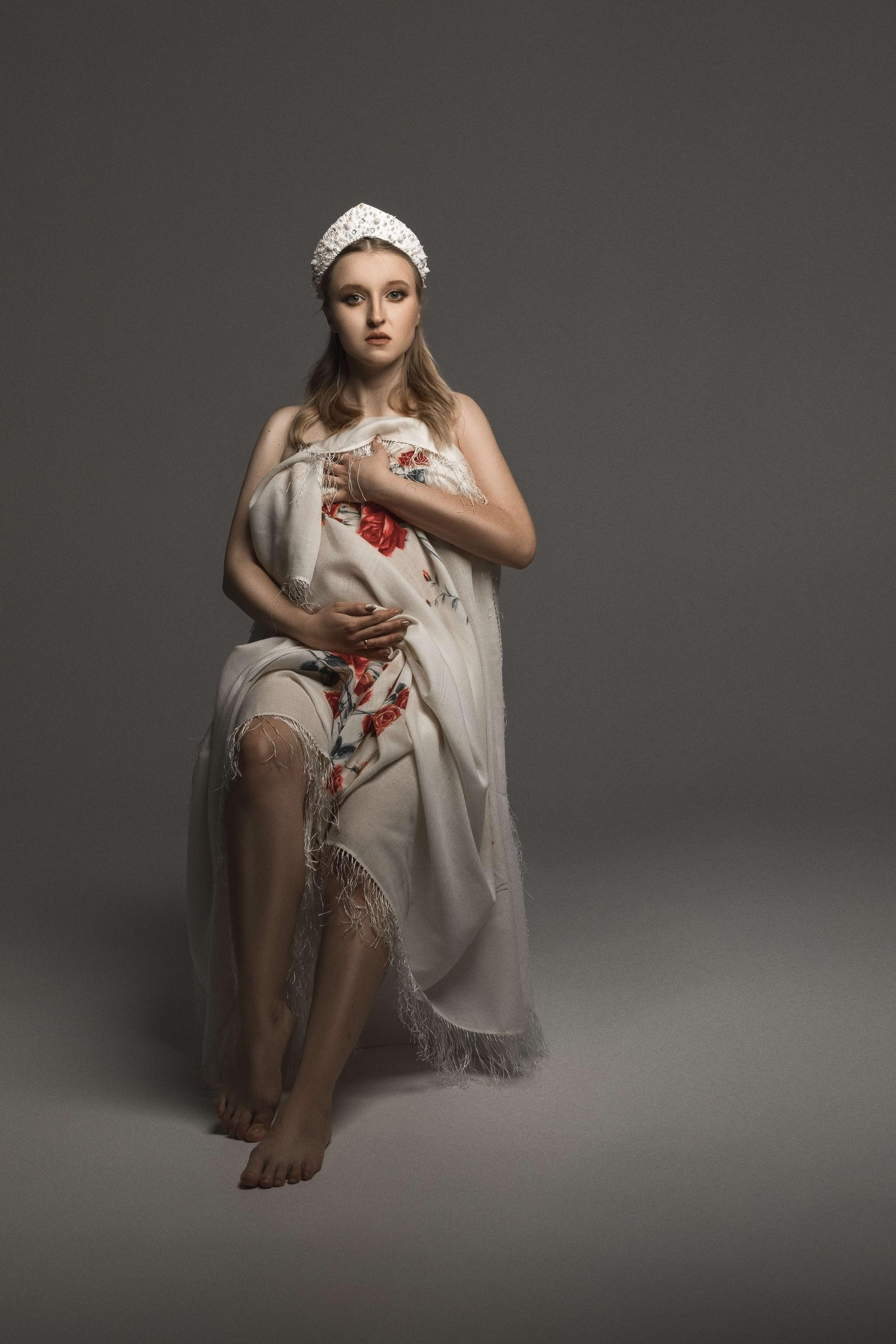 стильная фотосессия беременности в фотостудии, фотосъемка беременных в Тамбове, фотограф беременных, фотографии красивой беременности, фотосессия беременной в красивом платье, гардероб для фотосъемки беременности, фотосъемка беременности в кокошнике и в русско-народном стиле, фотограф беременности и материнства Марина Смаль