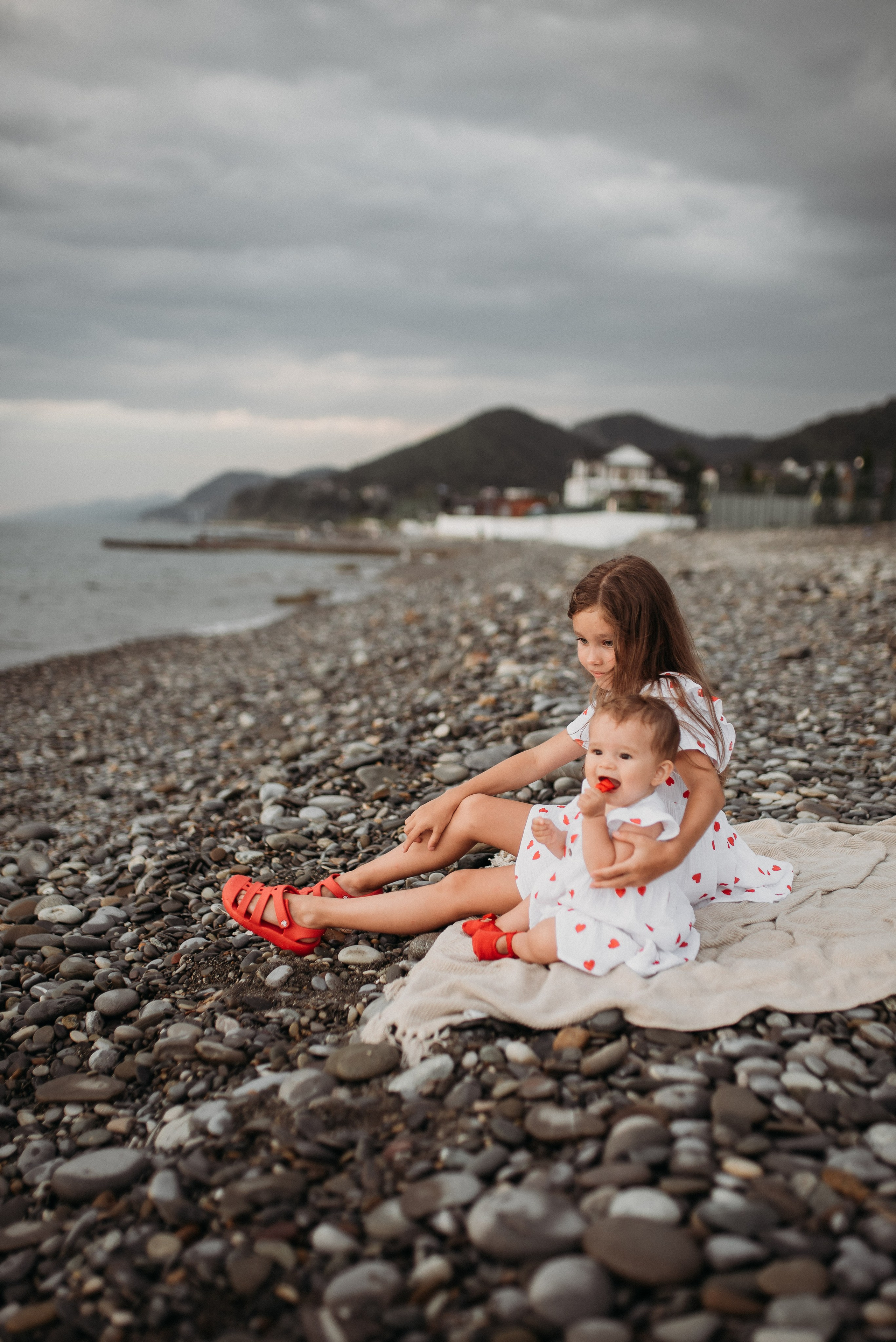 Семейная морская фотосессия на берегу Сочи. Фотограф в Сочи — Маргарита Поганова