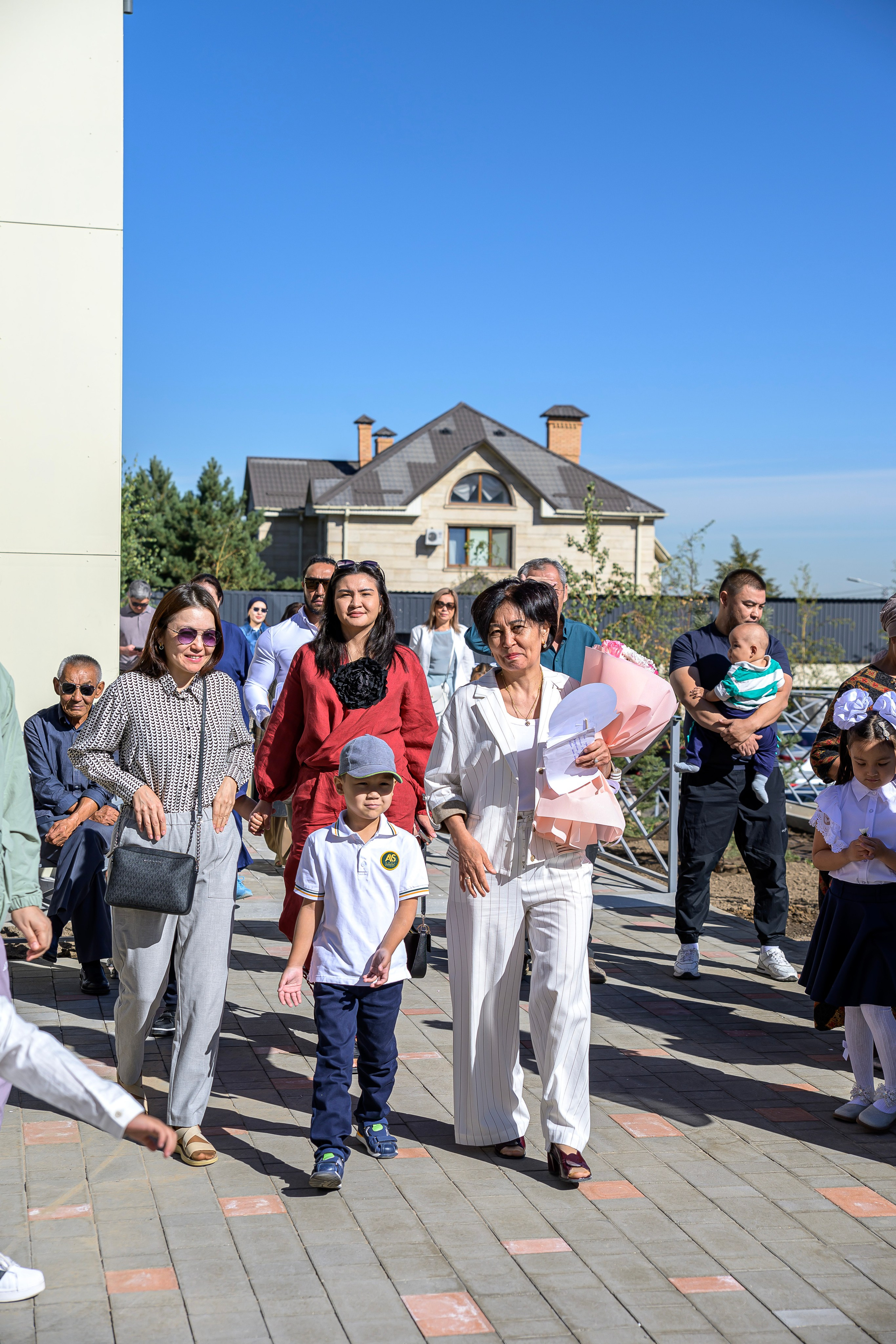 Фотосъемка мероприятия  1 Сентября в Abay International Shool. Фотограф в Алматы Егор Поленов