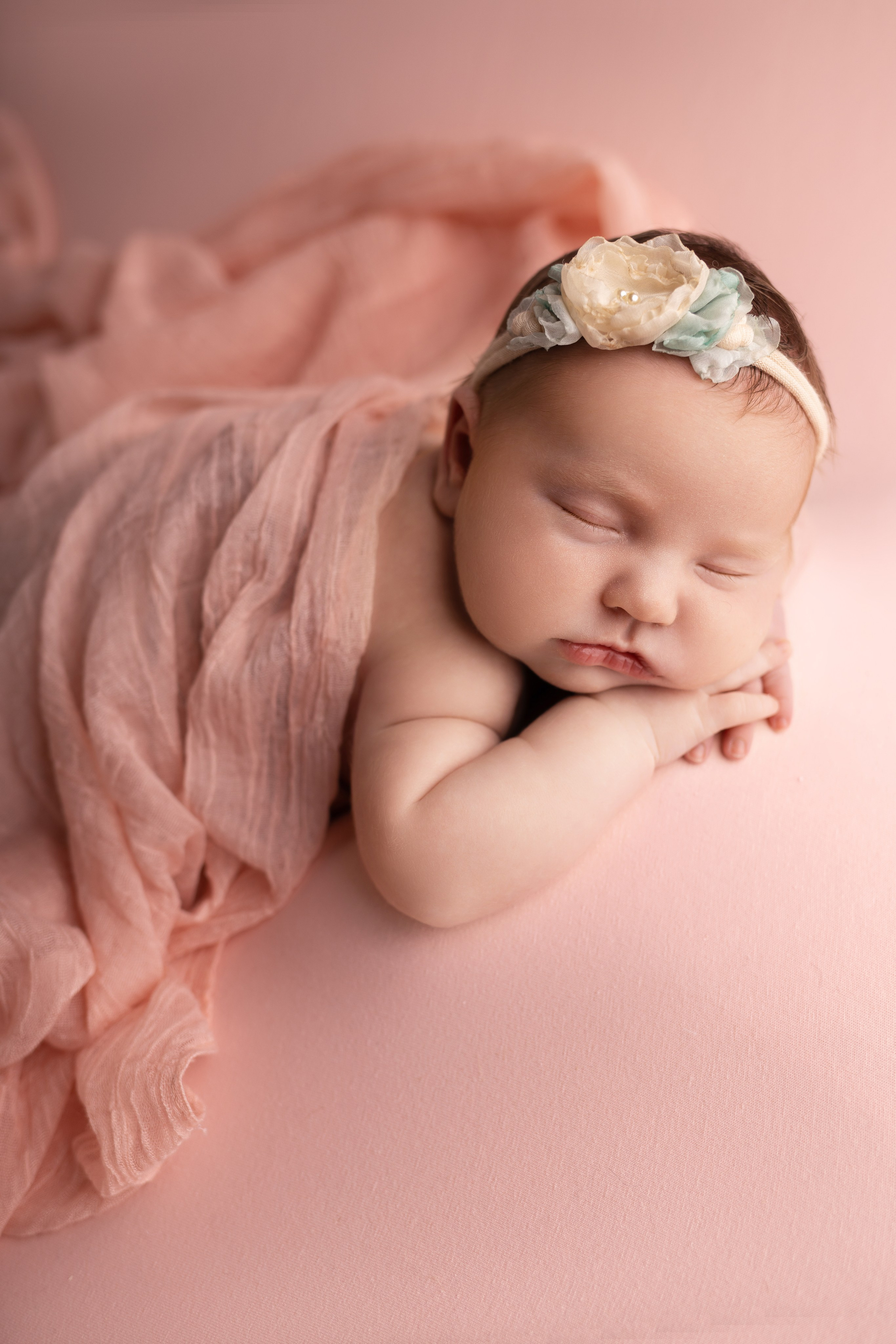 Классическая фотосессия малыша. Фотограф новорожденных малышей в Омске и Омской области Эльвира Камаева