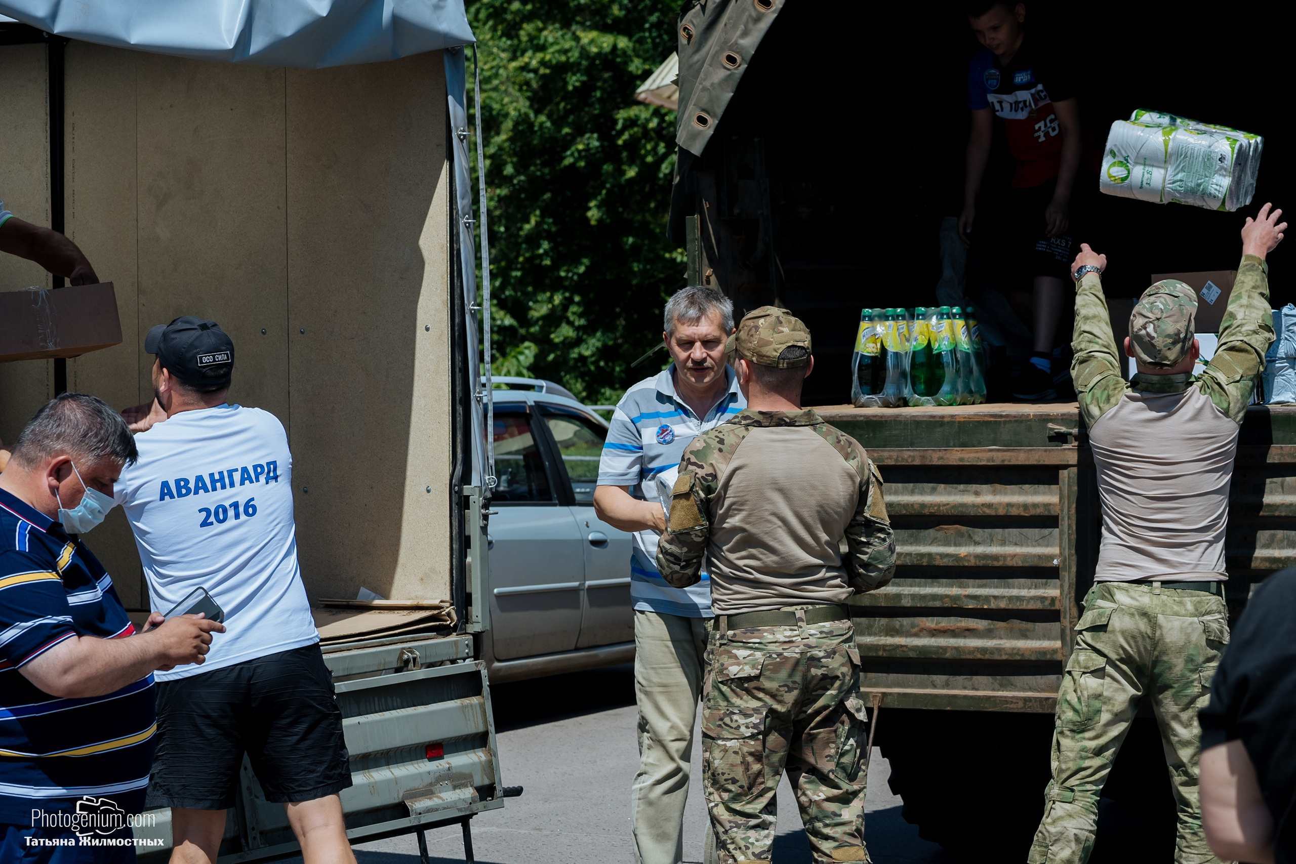 8 июня «Патриоты из Курска» сбор гуманитарной помощи у кинотеатра «Родина». Фотограф Нижний Новгород Татьяна Кейод