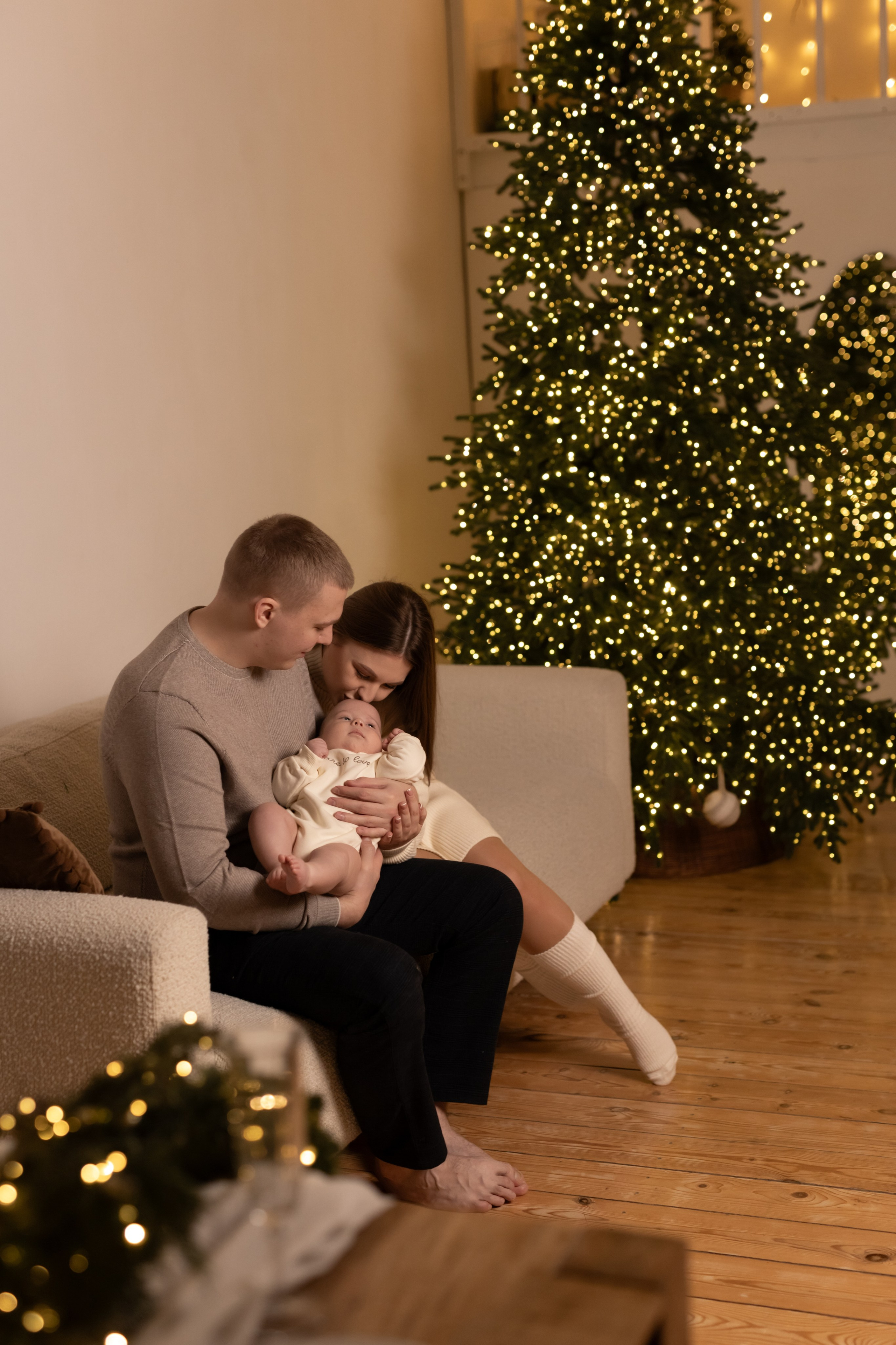 Семья с малышом (вечерная студийная). Семейный и детский фотограф в Краснодаре Элона Литвинова