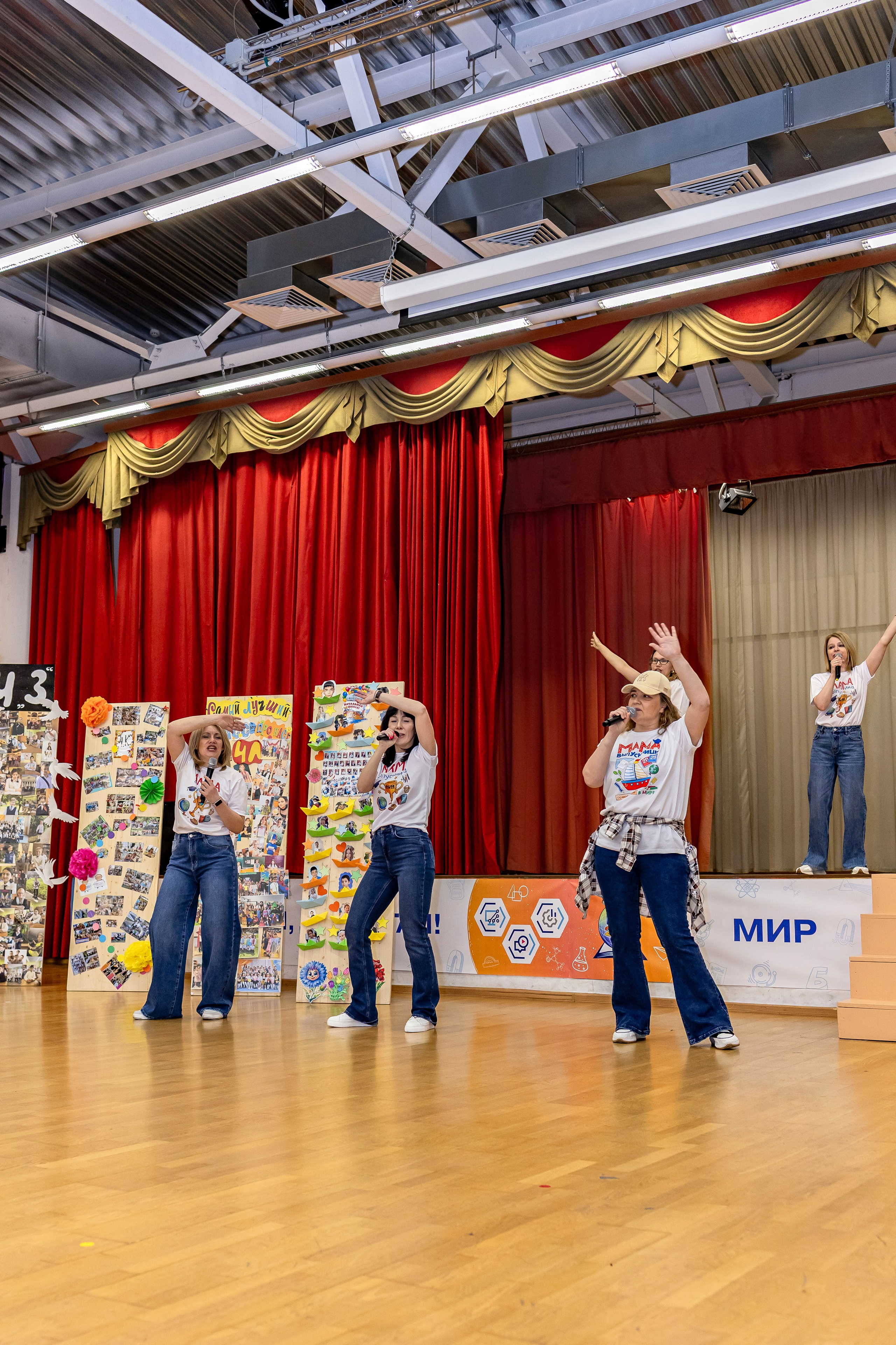 Выпускной праздник в начальной школе. Фотограф и видеограф Москва. Свадебный фотограф, видеограф. Выпускные альбомы. Оживающие альбомы