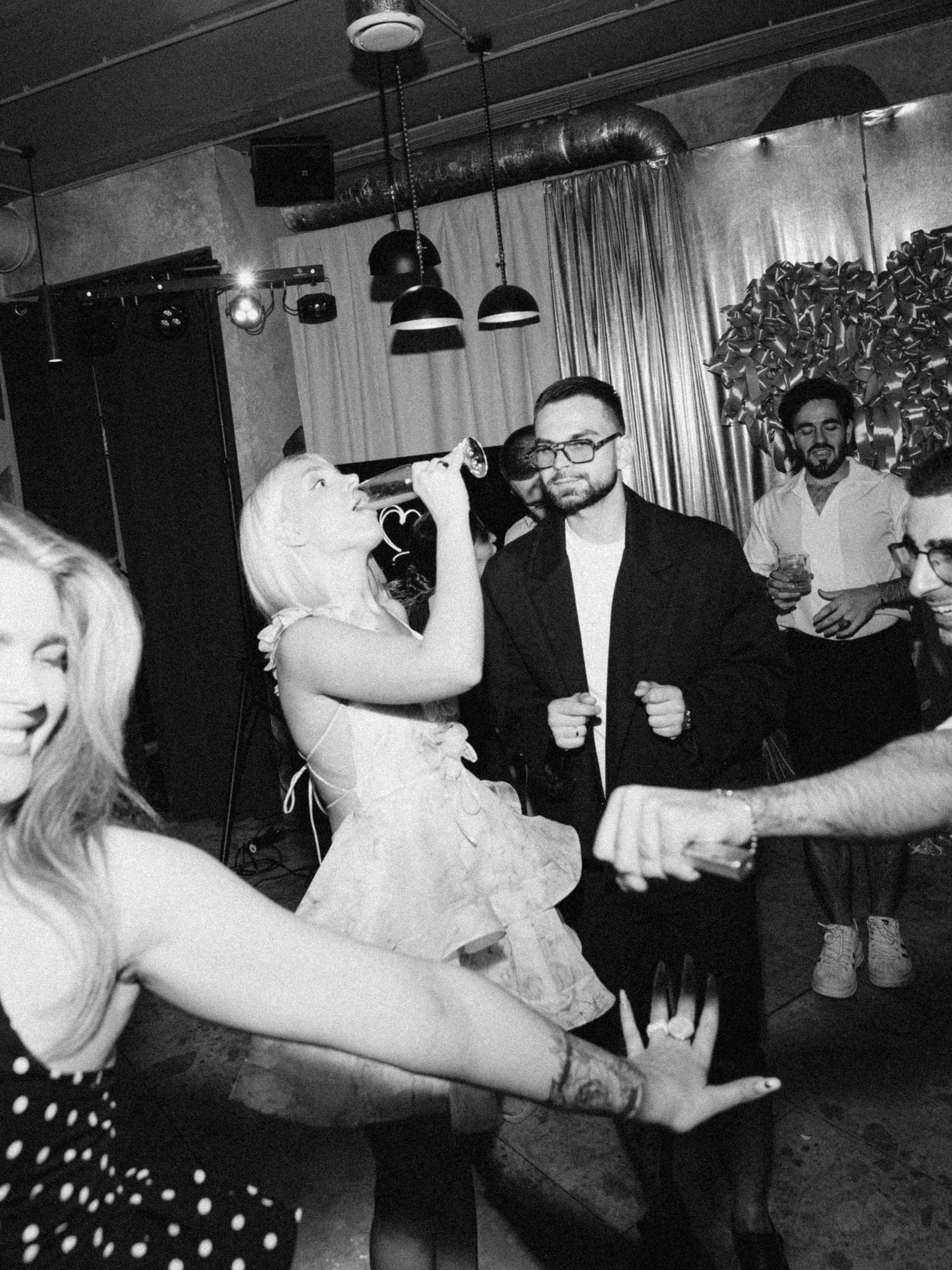 Танец нашей молодости. ANYWAY bar. Тверь. Свадебный фотограф | Тверь, Москва, СПб