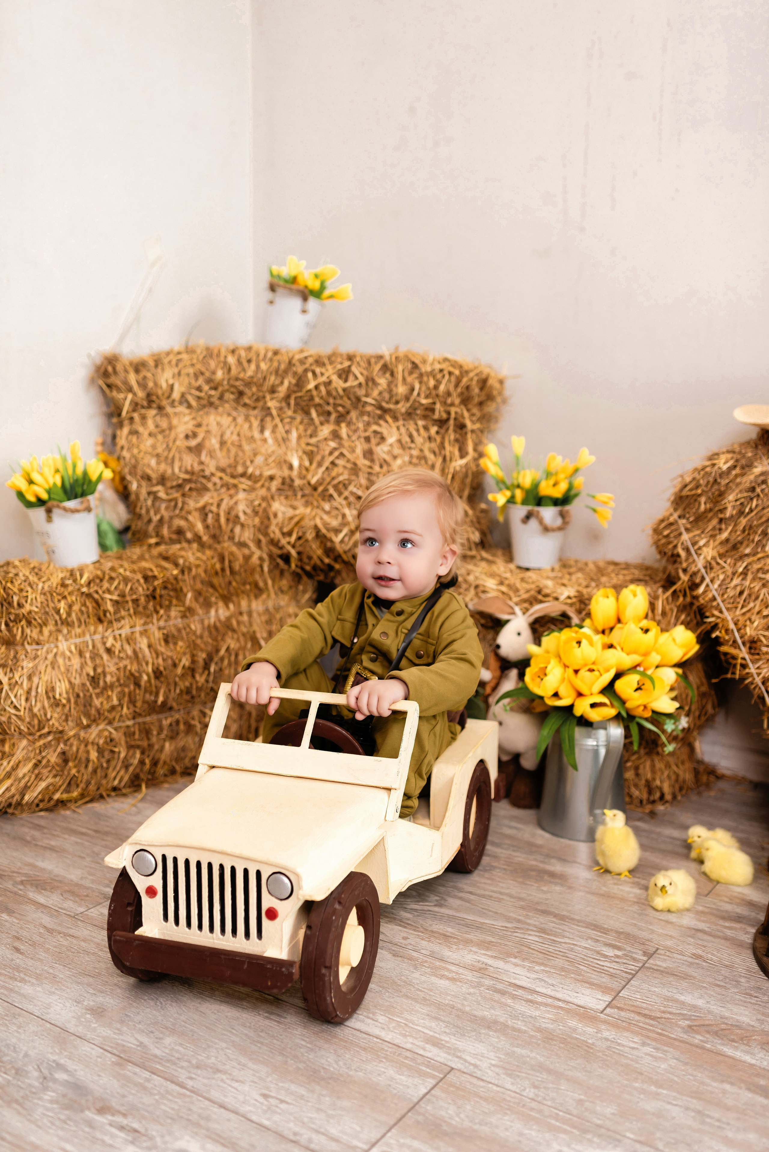 Детская фотосессия для детей к 9 мая в Иркутске в костюмах в военной форме