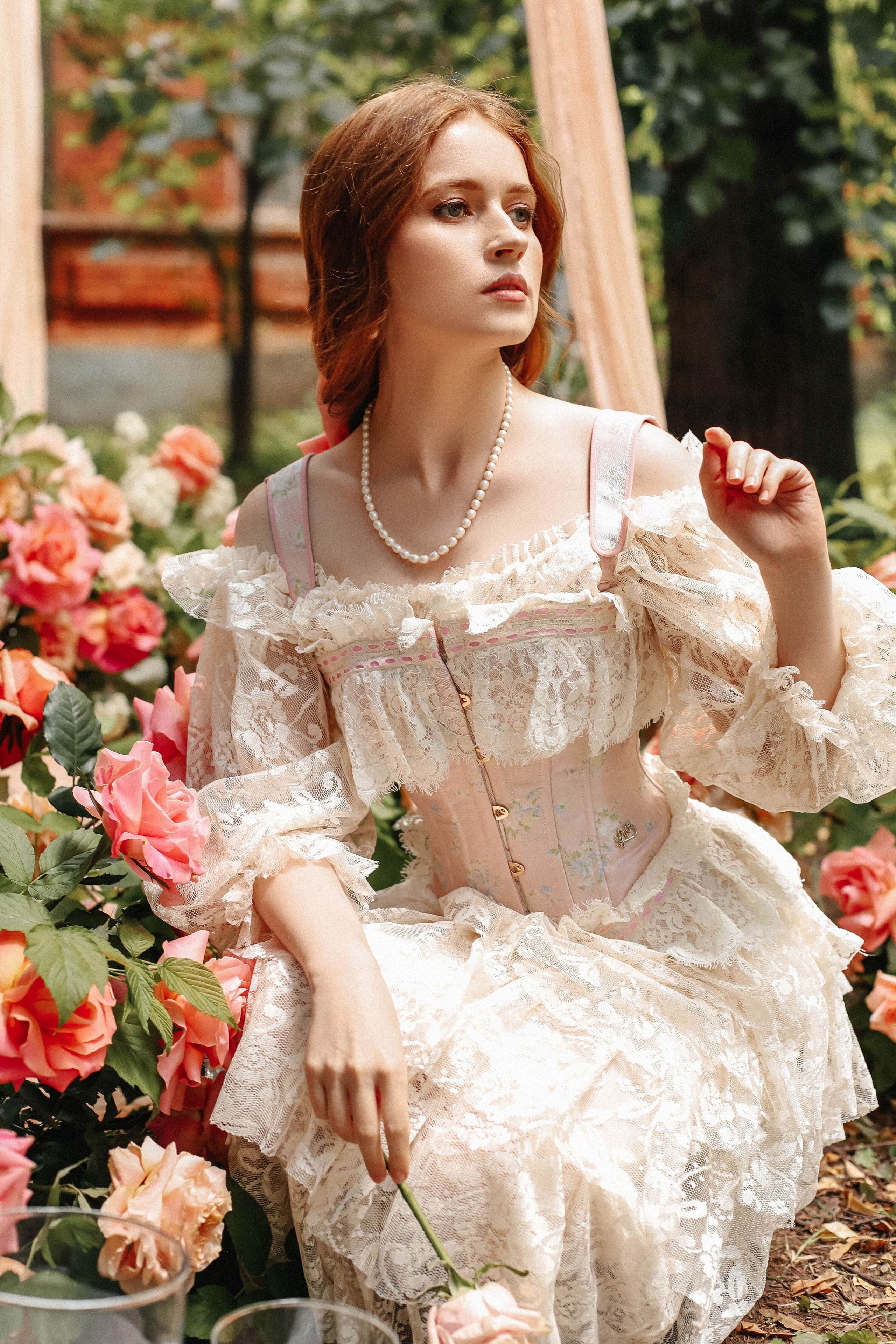 Женская фотосессия с живыми цветами в Москве. Свадебный и семейный фотограф в Москве