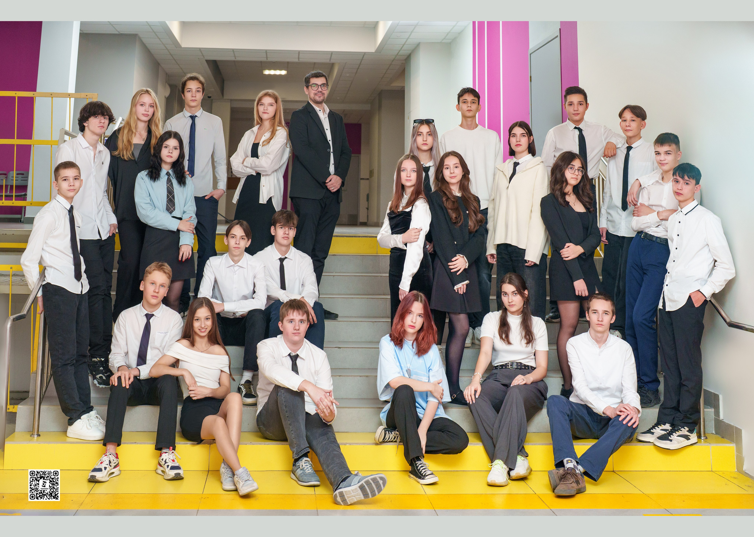 9 Класс Большой альбом (оживающее фото учителя, интервью детей и групповое фото). Школьный фотограф и фотограф в детском саду