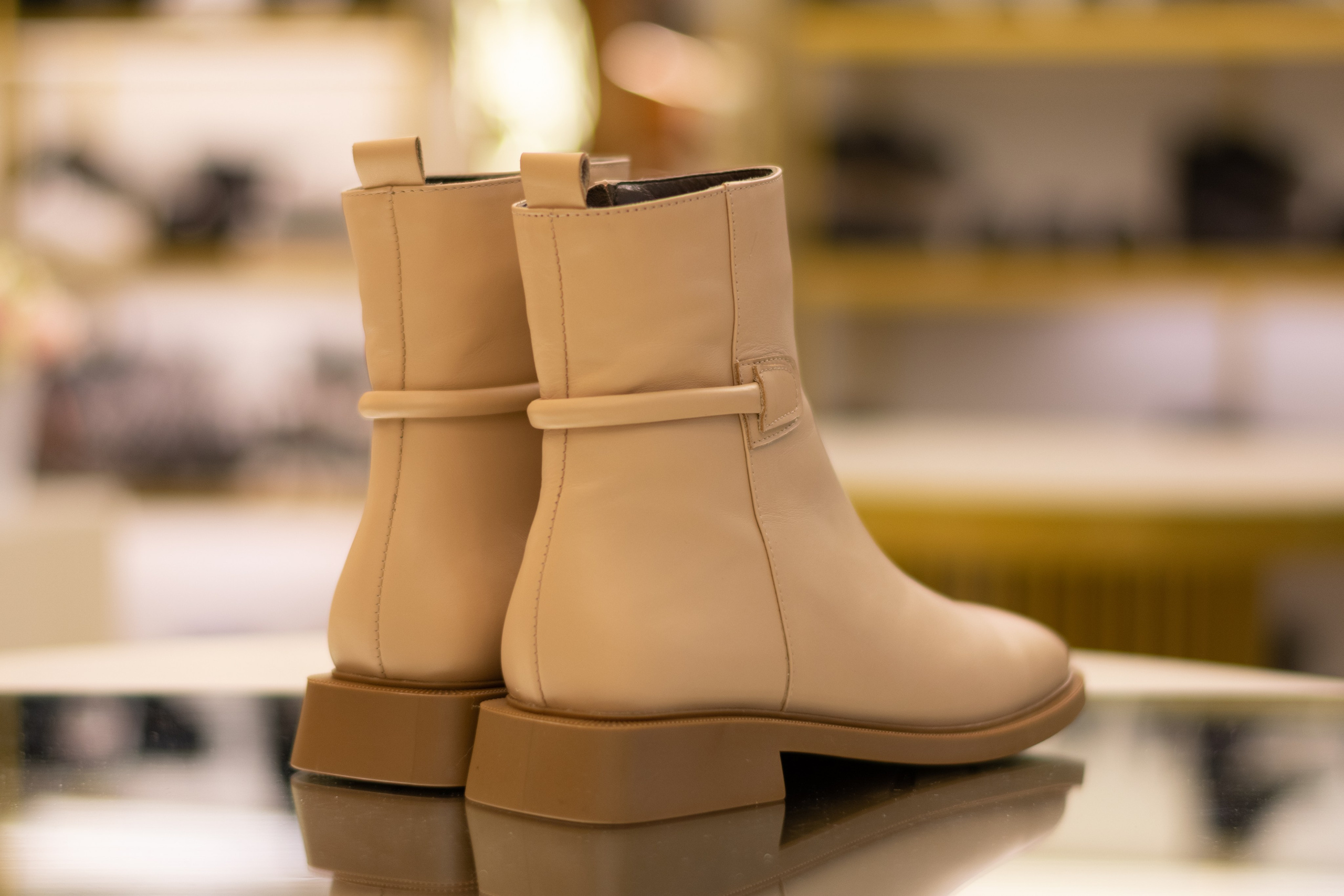 Для организаций. Предметная фотосессия для обувного магазина Capsula. Фотограф/видеограф Богдан Голованов