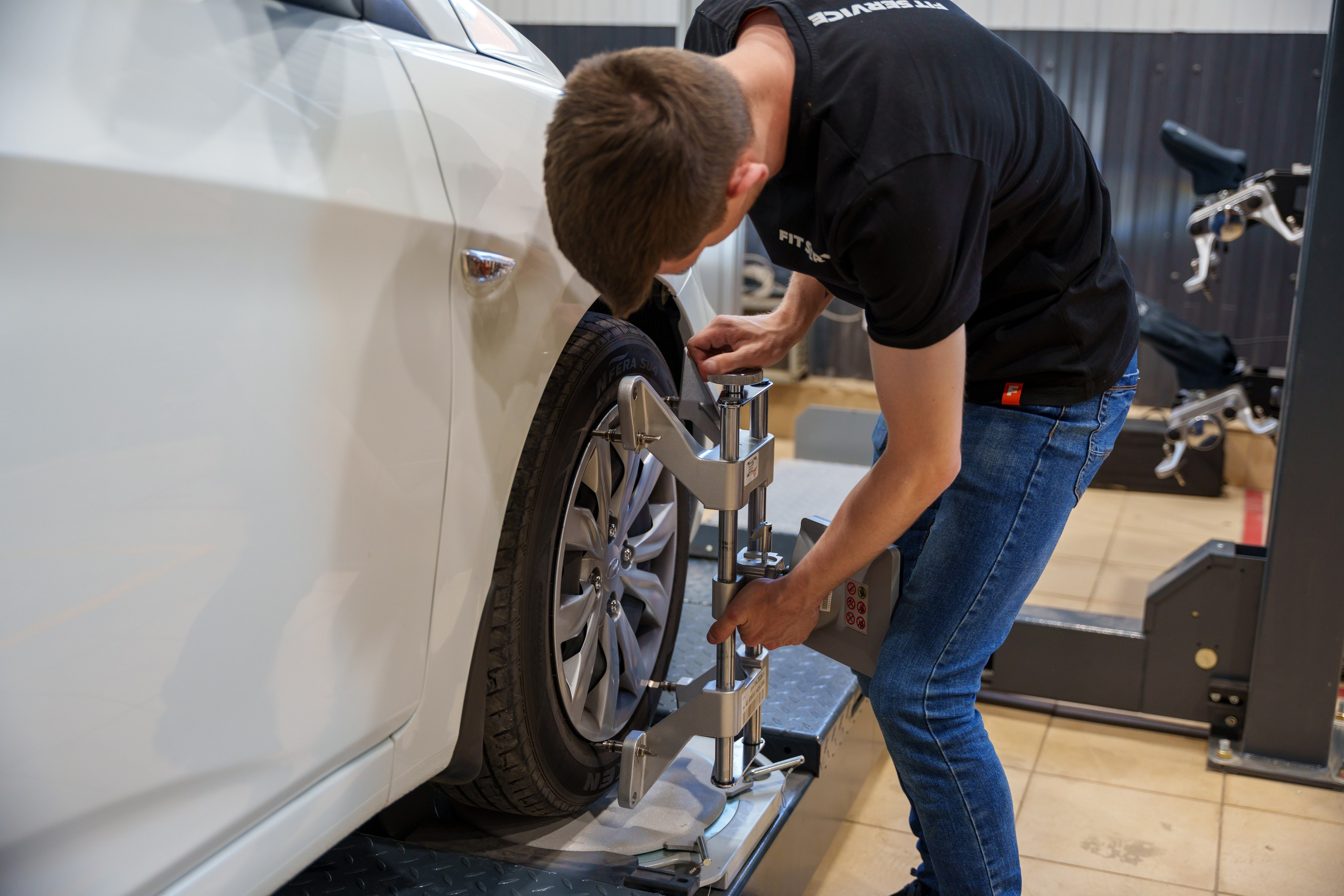 Интерьерная фотосъемка автосервиса Fit Service в Краснодаре — Профессиональная фотосъемка интерьера техцентра в Краснодаресеть СТО. Шедевры для Вас! Фотограф и Видеограф в Краснодаре Пахиев Руслан