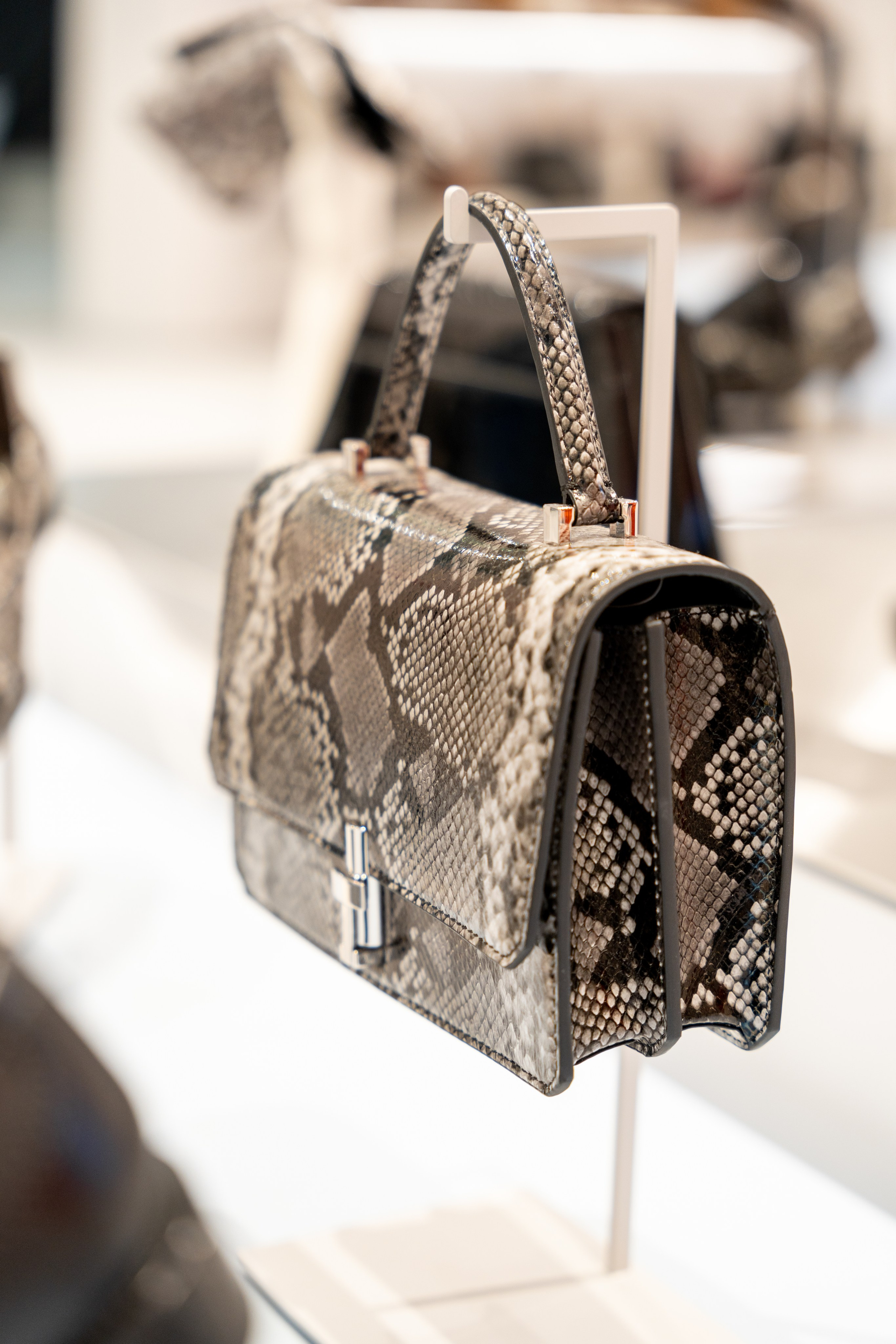 Интерьерная фотосъемка магазина Ekonika в Краснодаре — обувной бренд Профессиональная фотосъемка Ekonika — фирменный магазин в Краснодаре. Шедевры для Вас! Фотограф и Видеограф в Краснодаре Пахиев Руслан