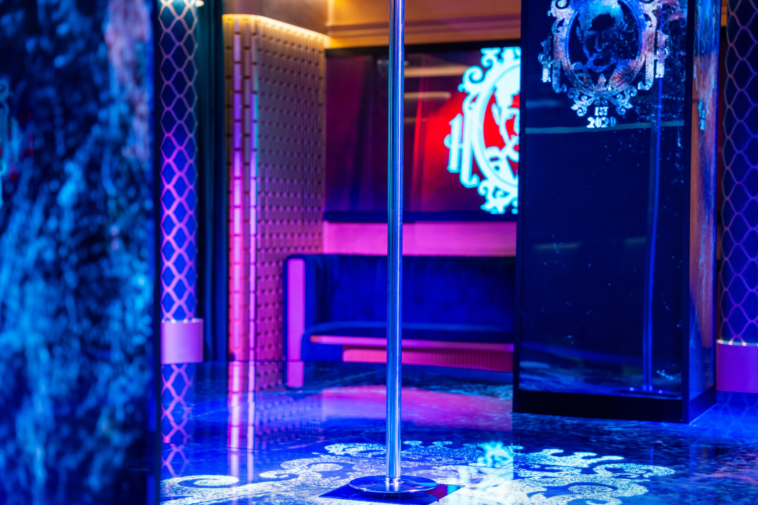 Фотосъемка интерьера стриптиз-клуба Hefner — элитный клуб Краснодара. Интерьерная фотосъемка клуба Hefner в Краснодаре — профессионально. Шедевры для Вас! Фотограф и Видеограф в Краснодаре Пахиев Руслан