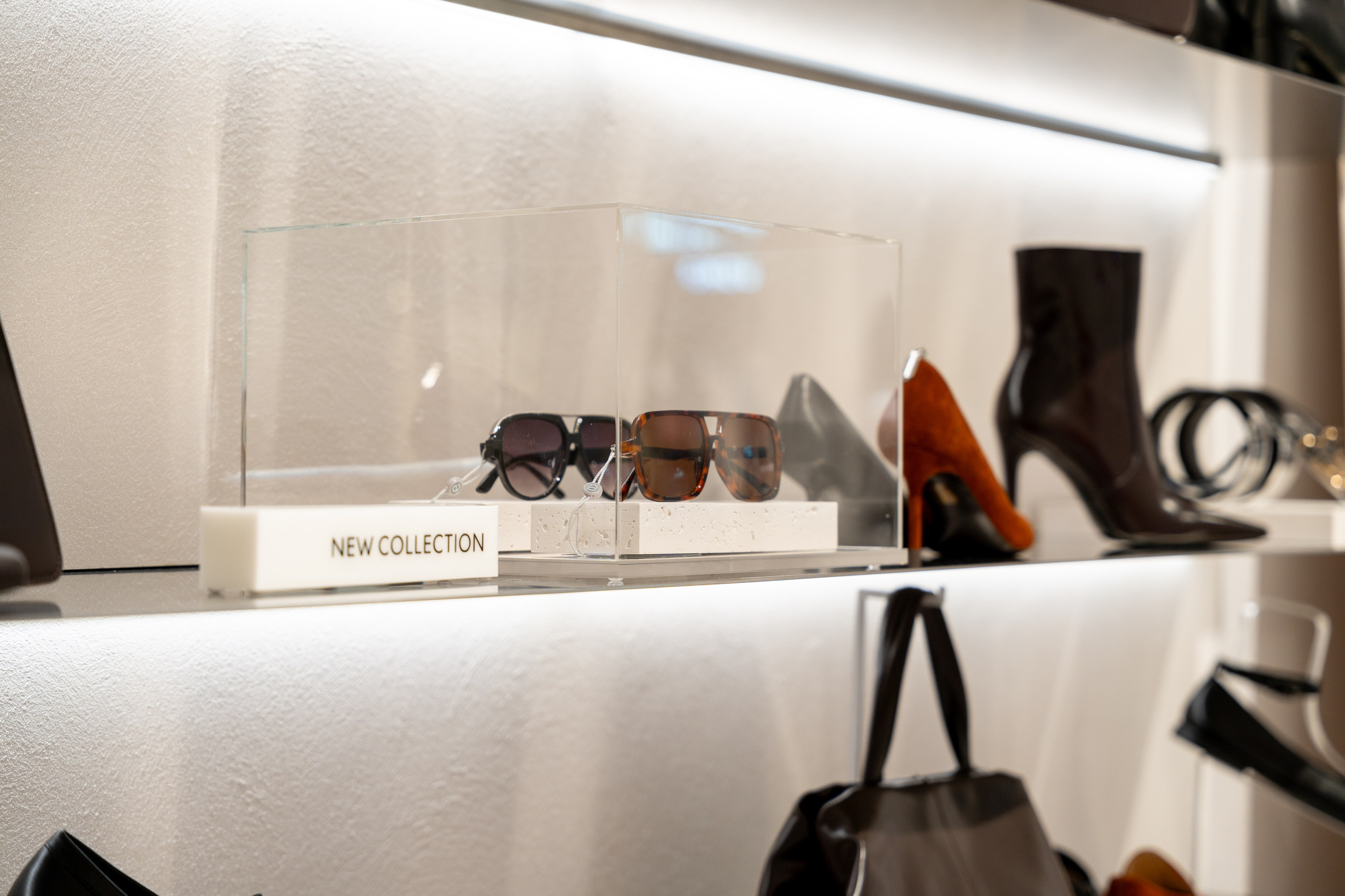 Интерьерная фотосъемка магазина Ekonika в Краснодаре — обувной бренд Профессиональная фотосъемка Ekonika — фирменный магазин в Краснодаре. Шедевры для Вас! Фотограф и Видеограф в Краснодаре Пахиев Руслан