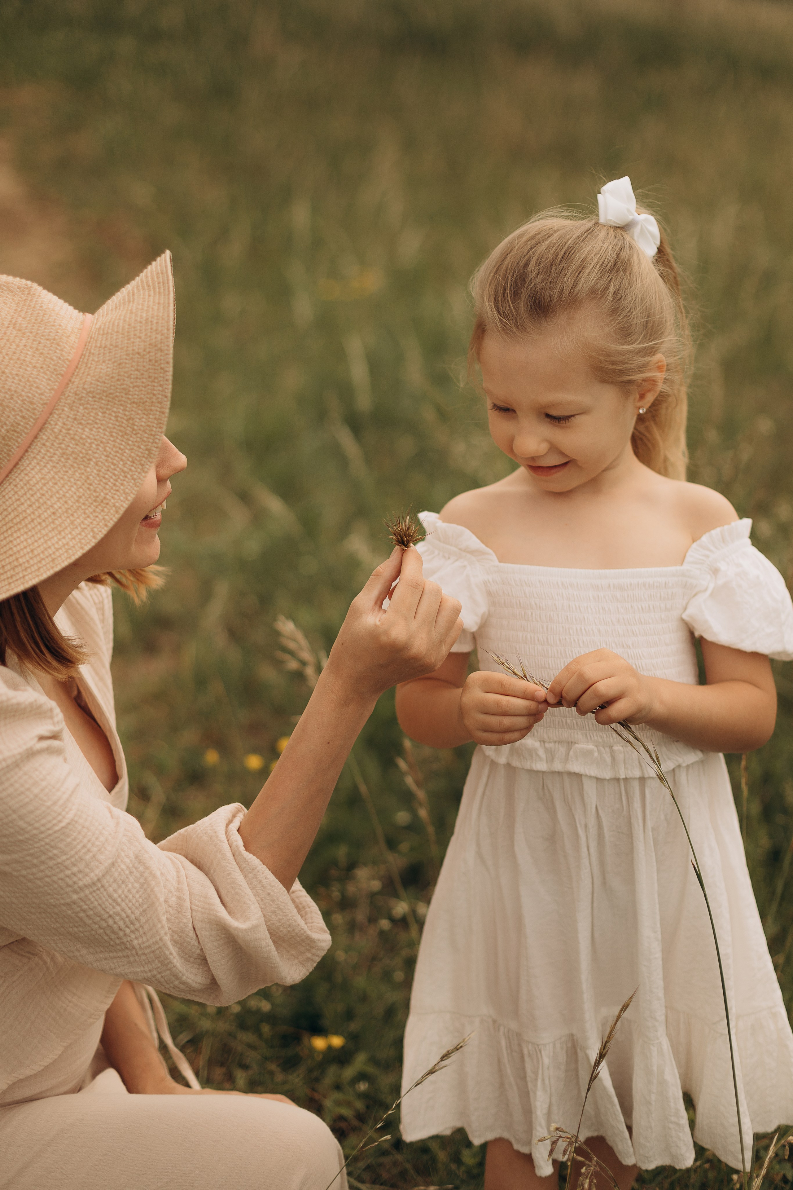 Мама и дочка на холмах. Детский и семейный фотограф в Москве Светлана Шабалина