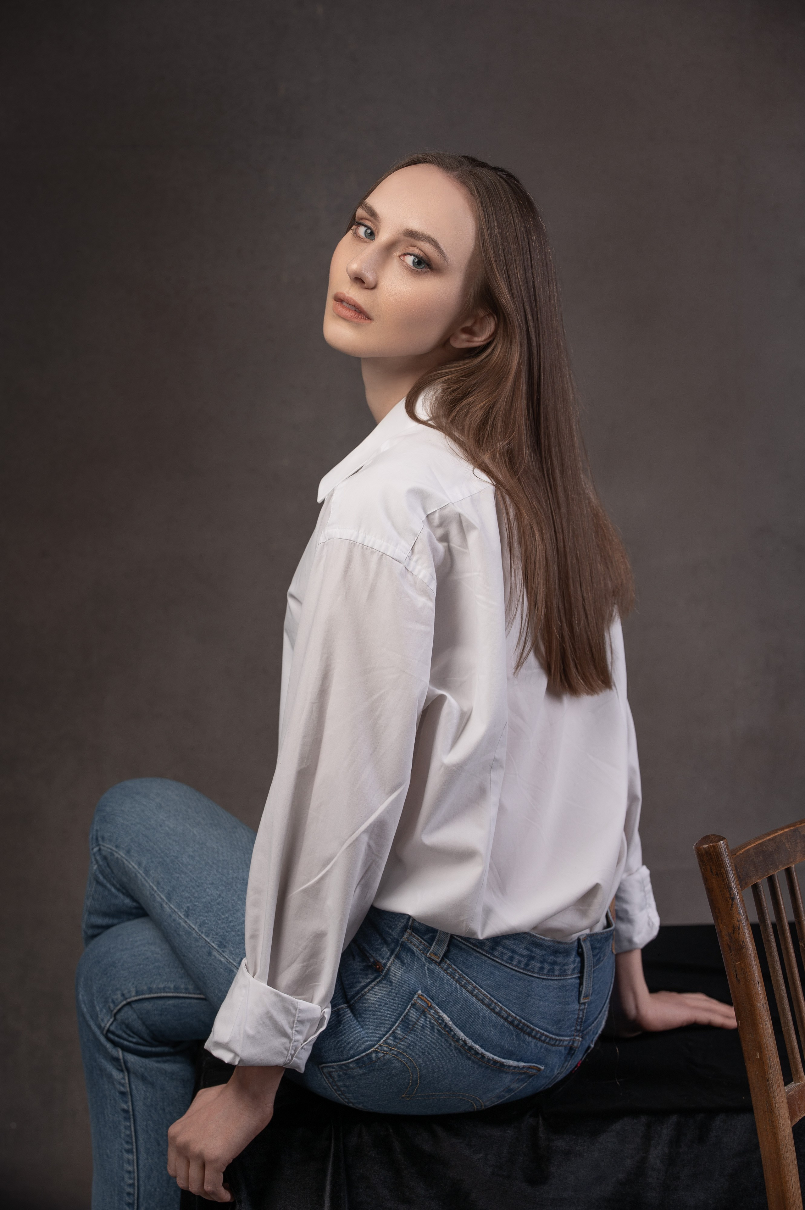 Anya in studio. Portrait photographer in Minsk Slava Potalakh
