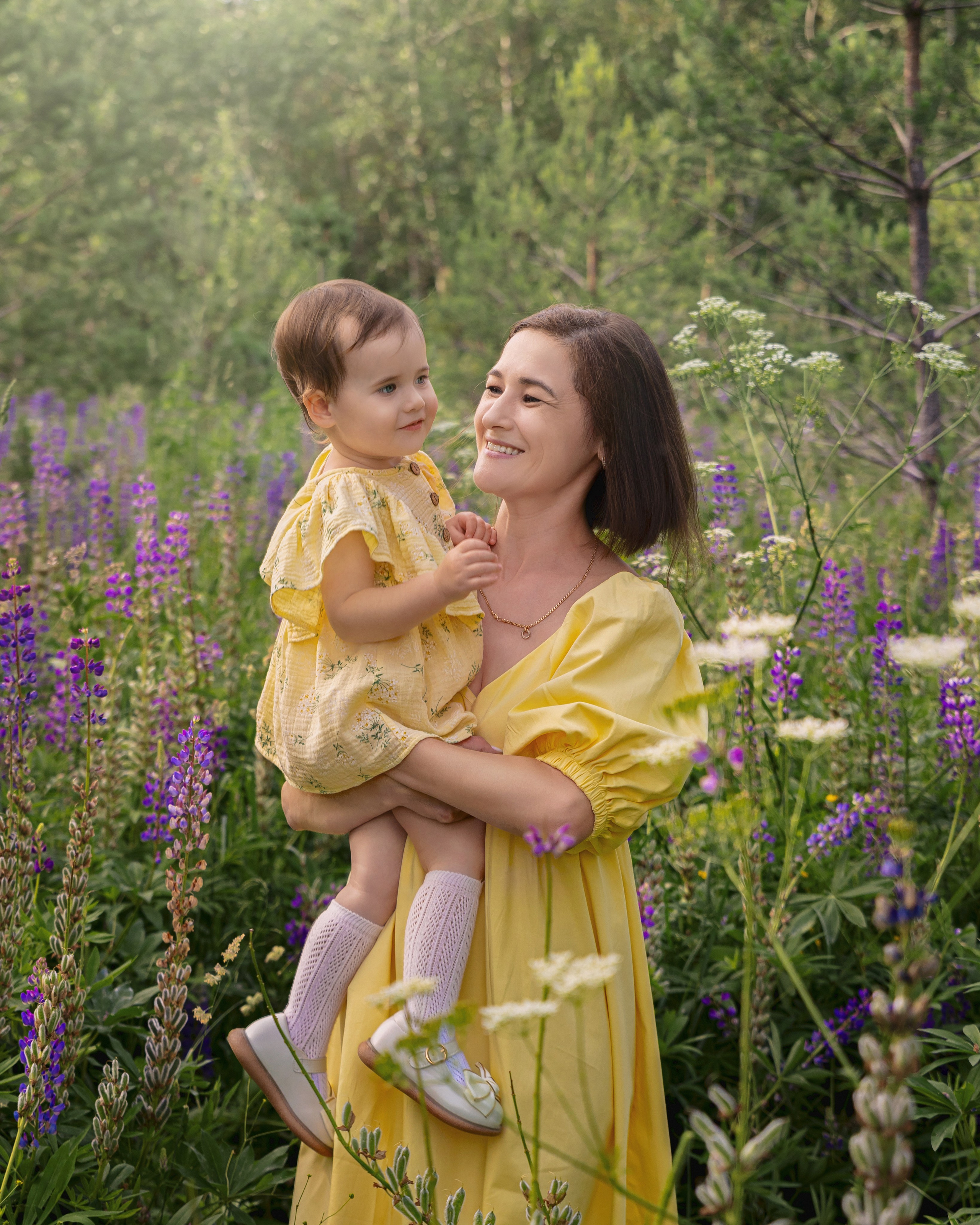 Мама с дочкой в поле люпинов. Трубинова Екатерина | Семейный фотограф | Москва