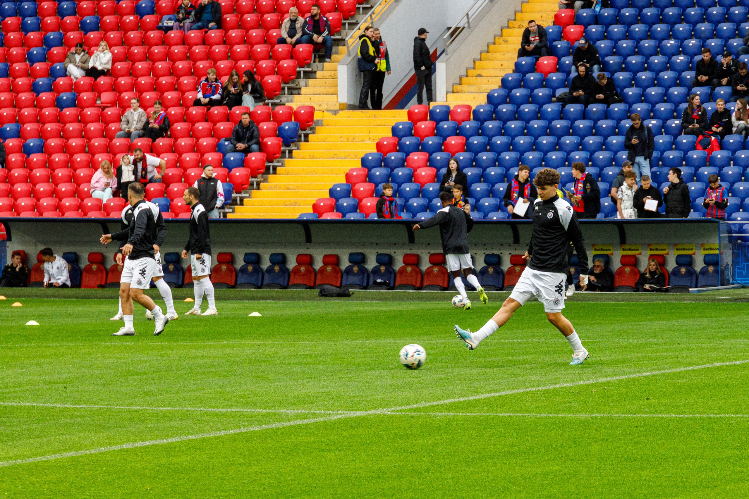ФУТБОЛ: ЦСКА — ПАРТИЗАН. Фотограф Павел Подшивалов