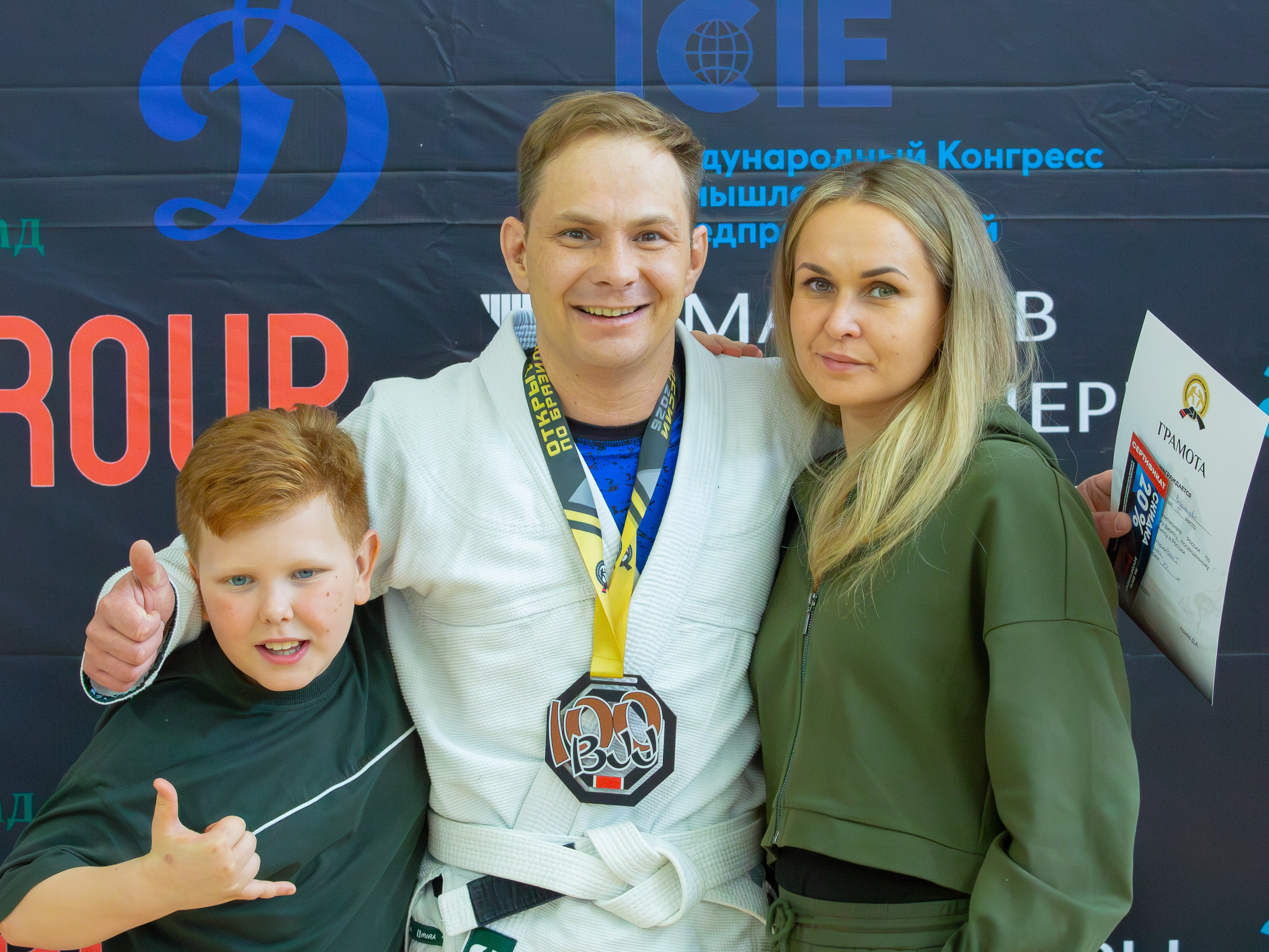 «Спорт через объектив: история в каждом снимке!»