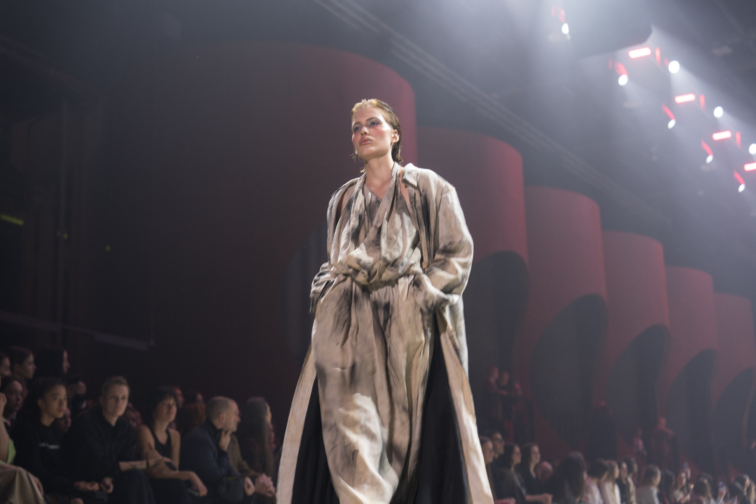 Показ Школы дизайна НИУ ВШЭ. Фотограф Николай Прокофьев модельные тесты в Москве