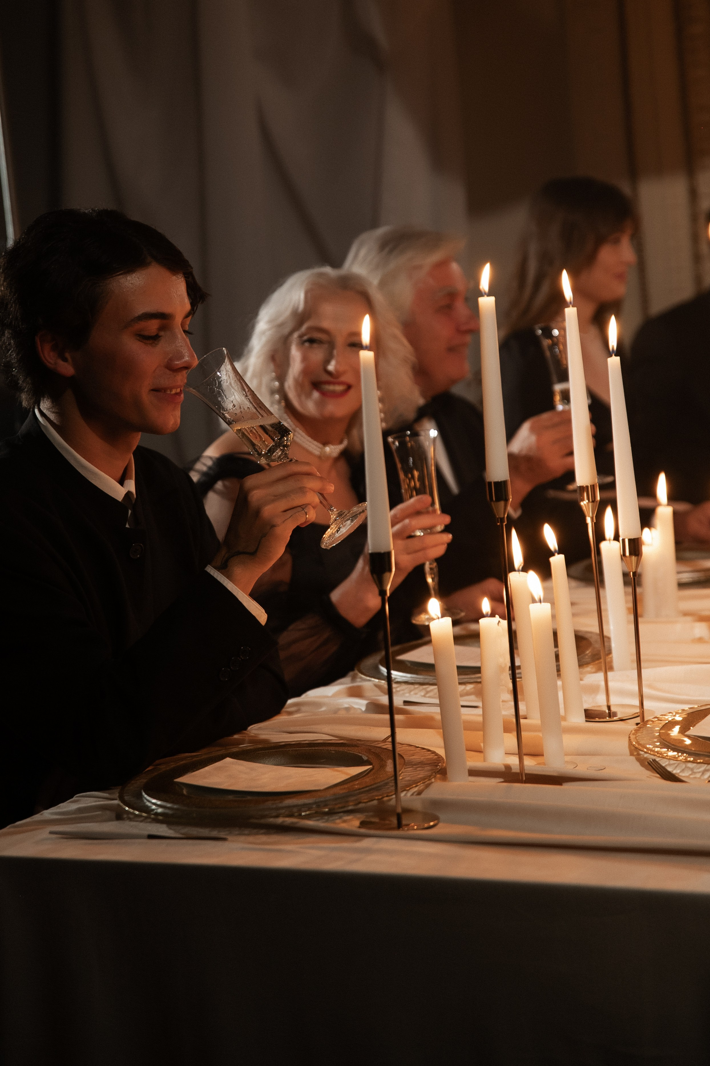 Камерный свадебный ужин при свечах в старинном особняке в фотостудии 21. Kult. Ярослава Ерина — свадебный фотограф в Москве