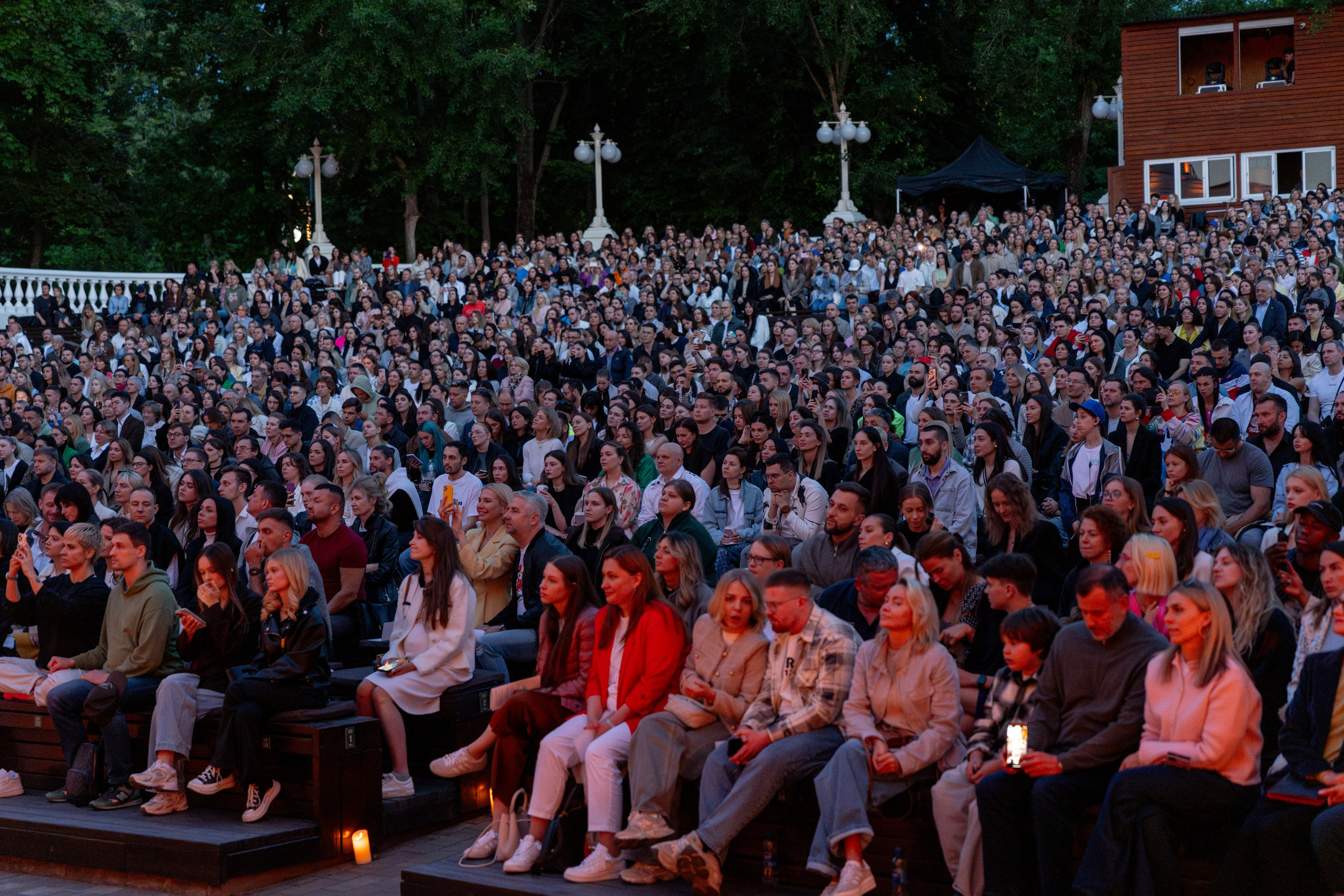 Симфонический оркестр Lumisfera при свечах. Фотограф Никита Комаров